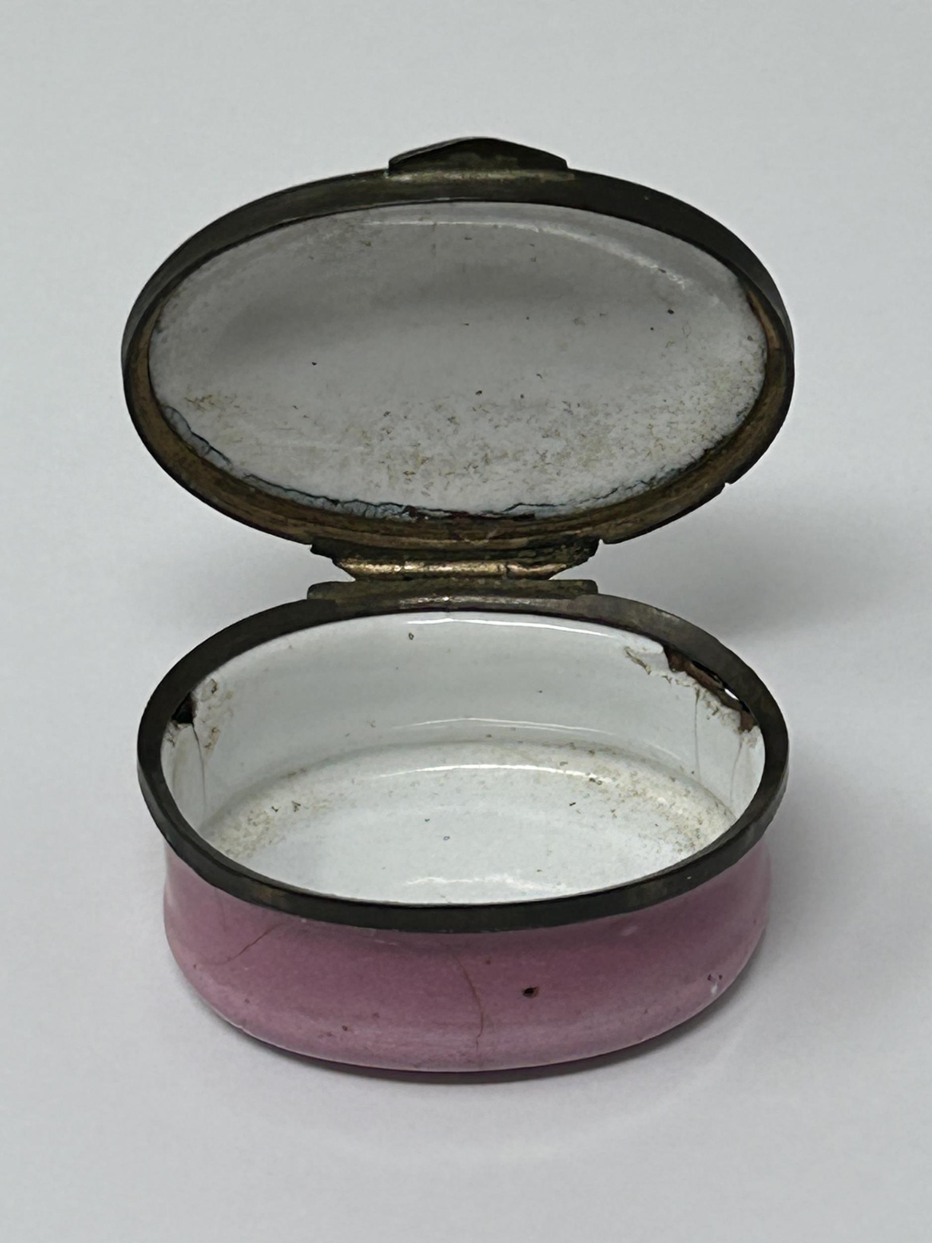A George III enamel pill box, the lid reading A Gift From Taunton - Image 4 of 5