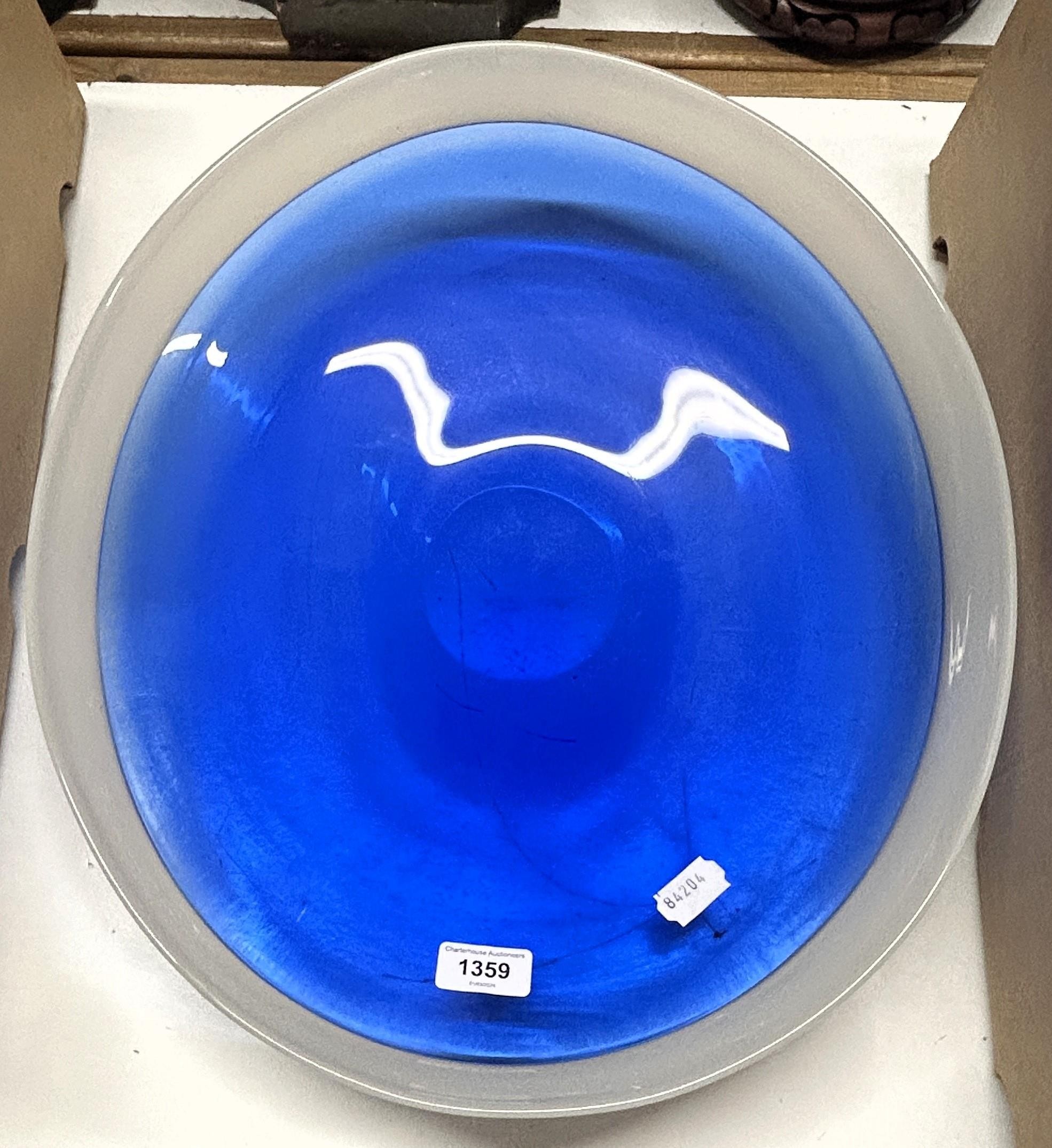 A Murano glass bowl, of elpitical form, 46 cm diameter - Image 2 of 3