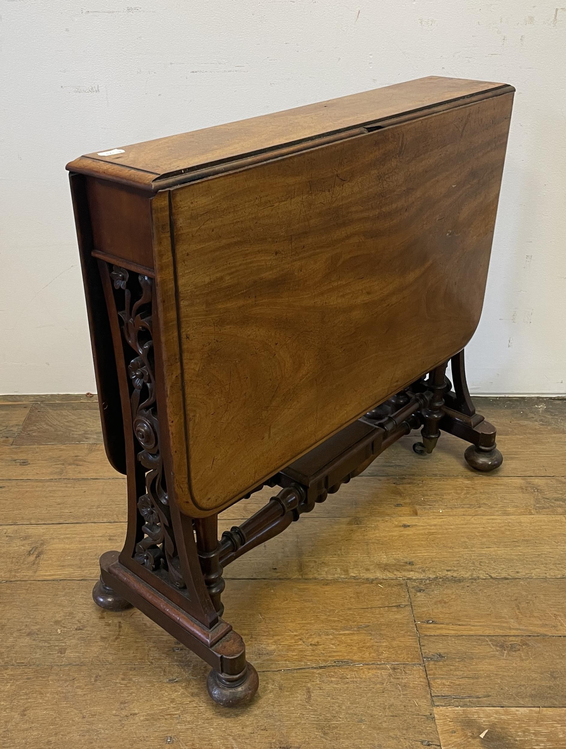 A 19th century mahogany Sutherland table, 77 cm wide