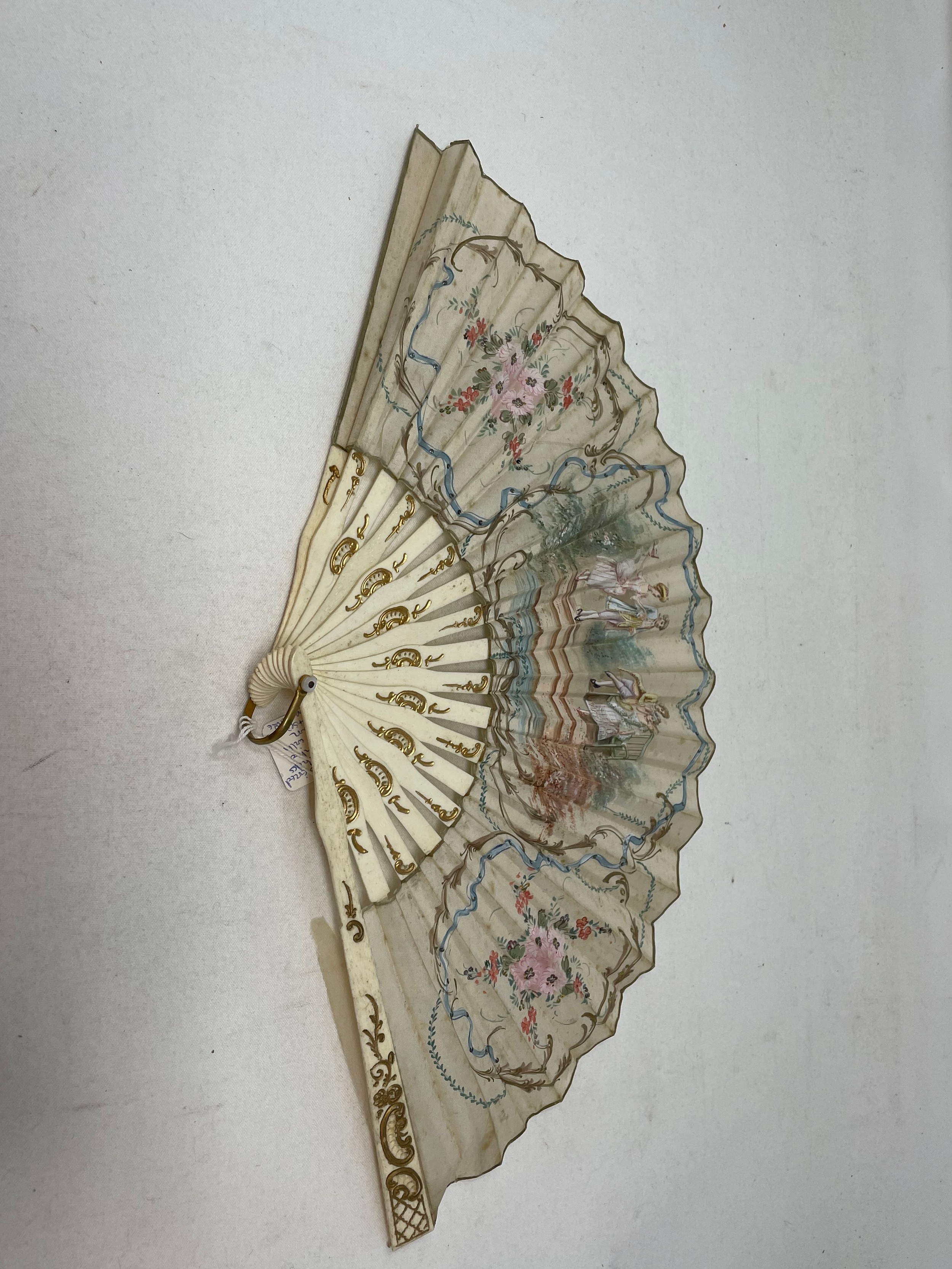 A lacquered fan, decorated figures, with the paper painted birds and flowers, 10 cm, and four - Bild 10 aus 11