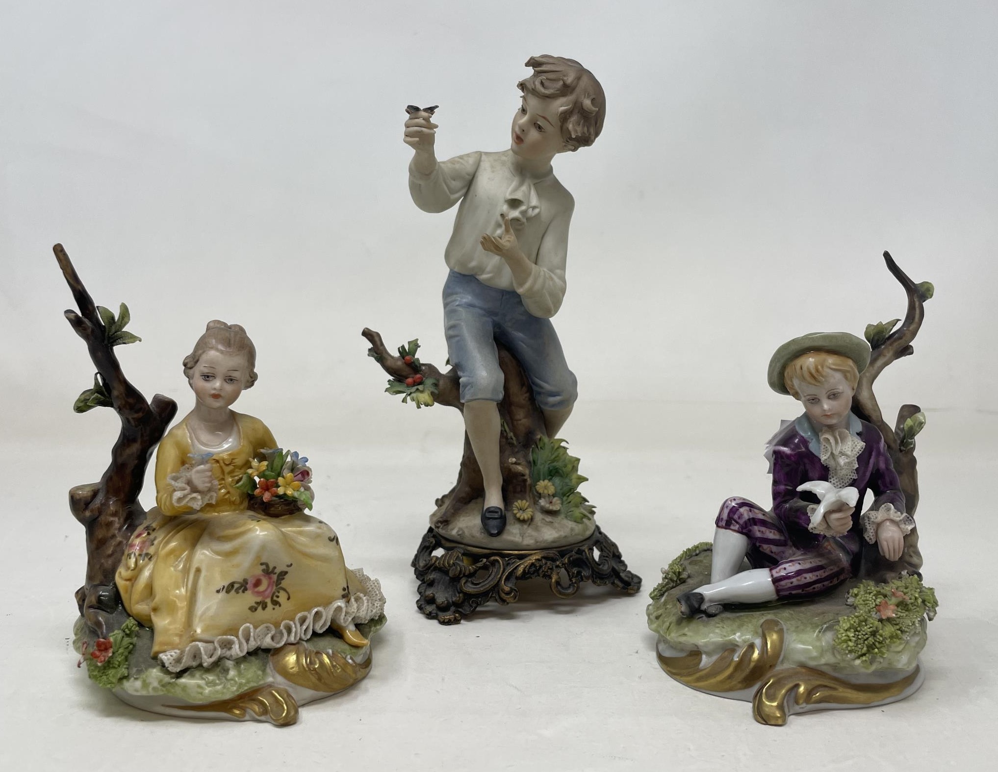 Assorted glassware and three figures (box)