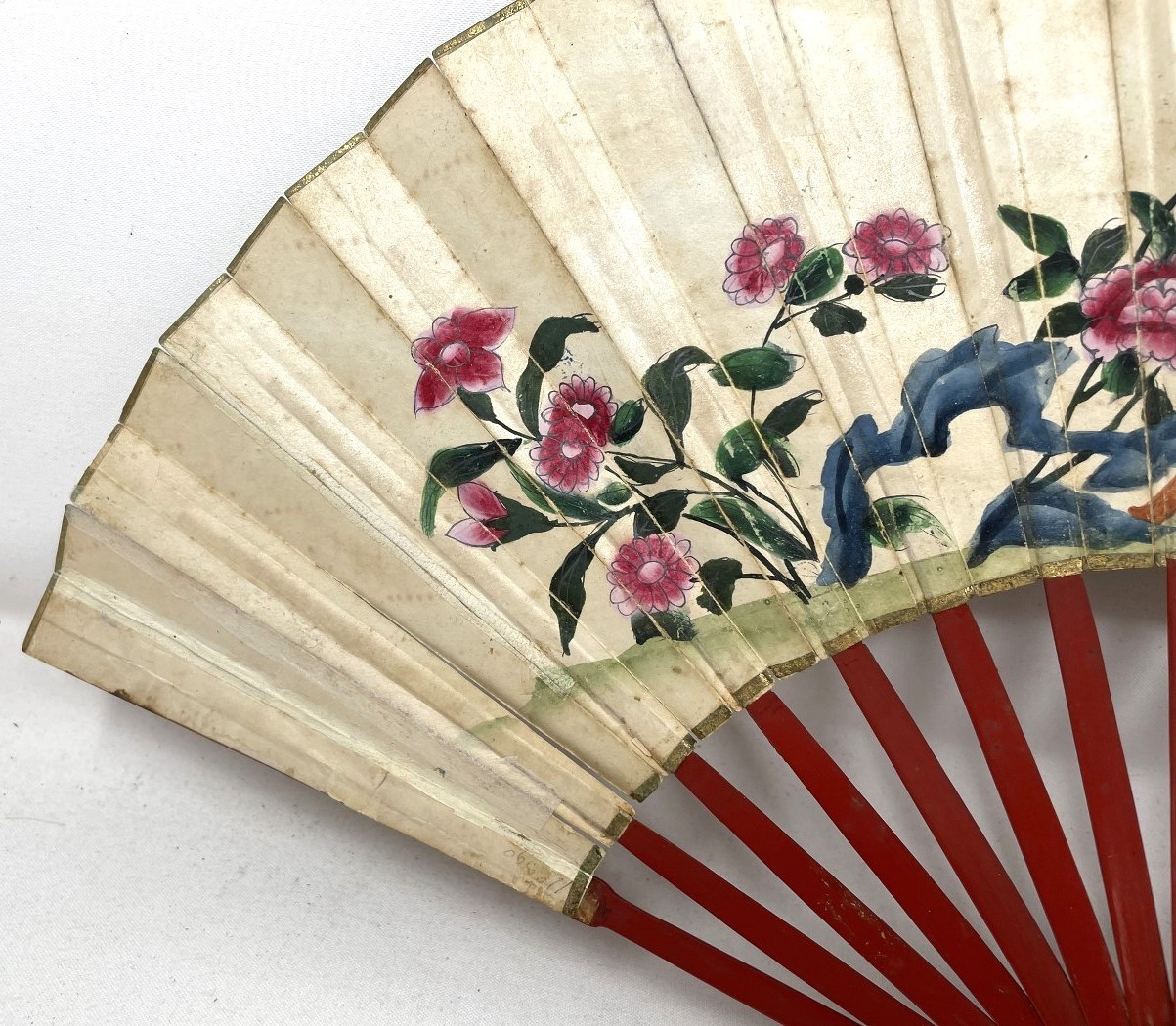 A Chinese carved fan, the paper decorated a landscape, 29 cm, a lacquered fan box, and a lacquered - Image 6 of 11
