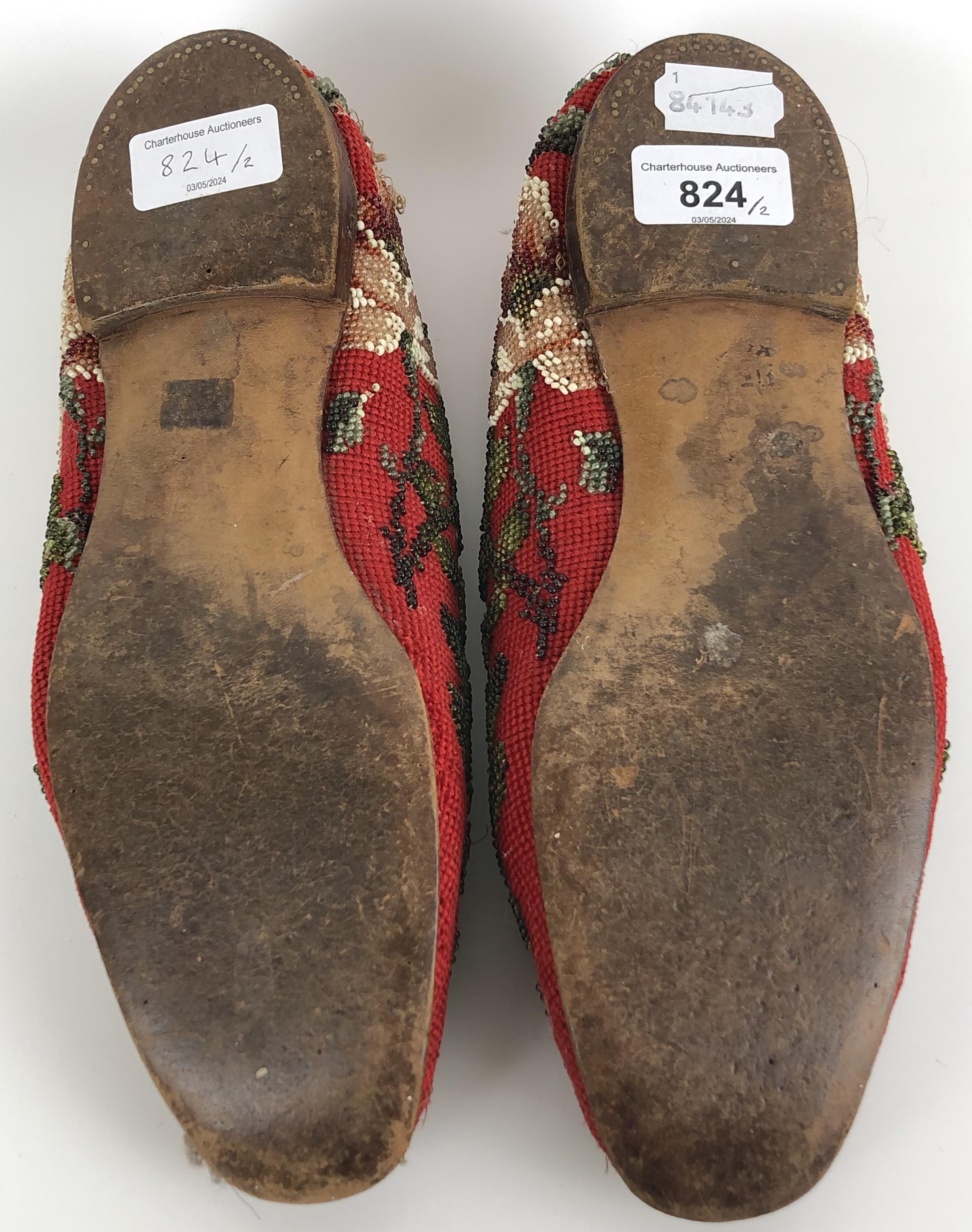 A pair of late 19th/early 20th century beadwork slippers, decorated flowers - Image 9 of 9