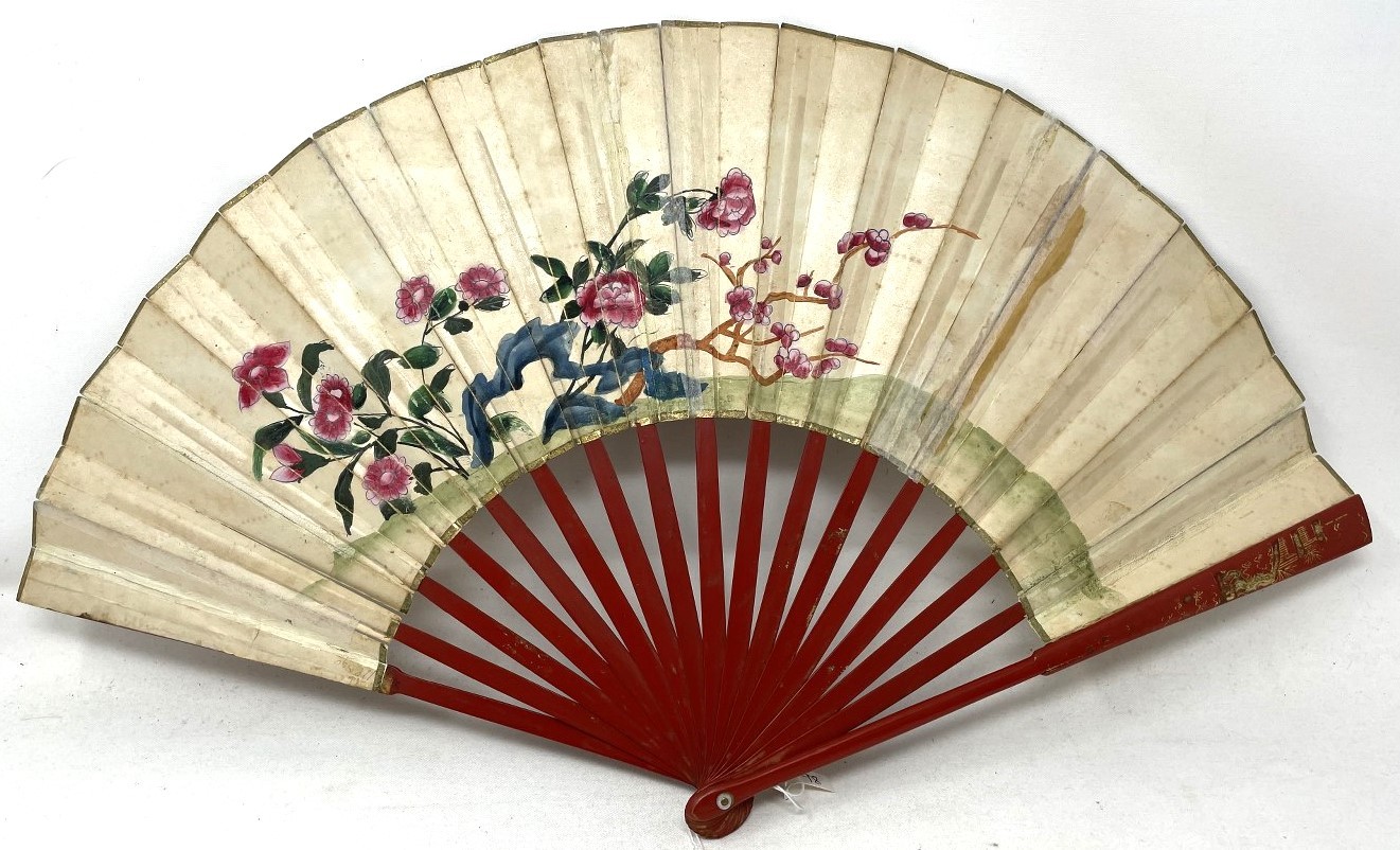 A Chinese carved fan, the paper decorated a landscape, 29 cm, a lacquered fan box, and a lacquered - Image 4 of 11