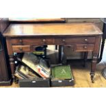 A mahogany kneehole desk, 125 cm wide