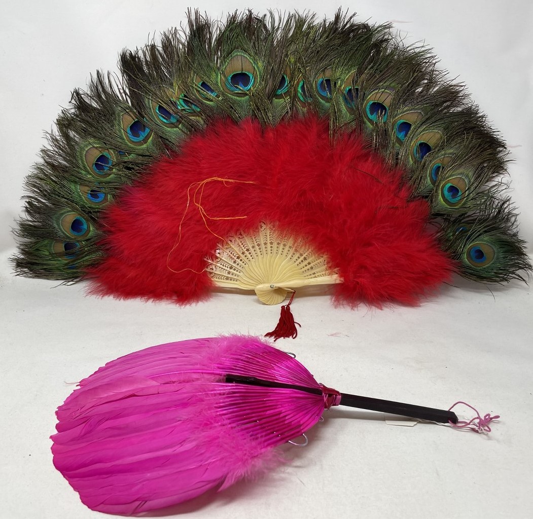 A bakelite and feather fan, 48 cm, and three other feather fans (4) - Bild 4 aus 4