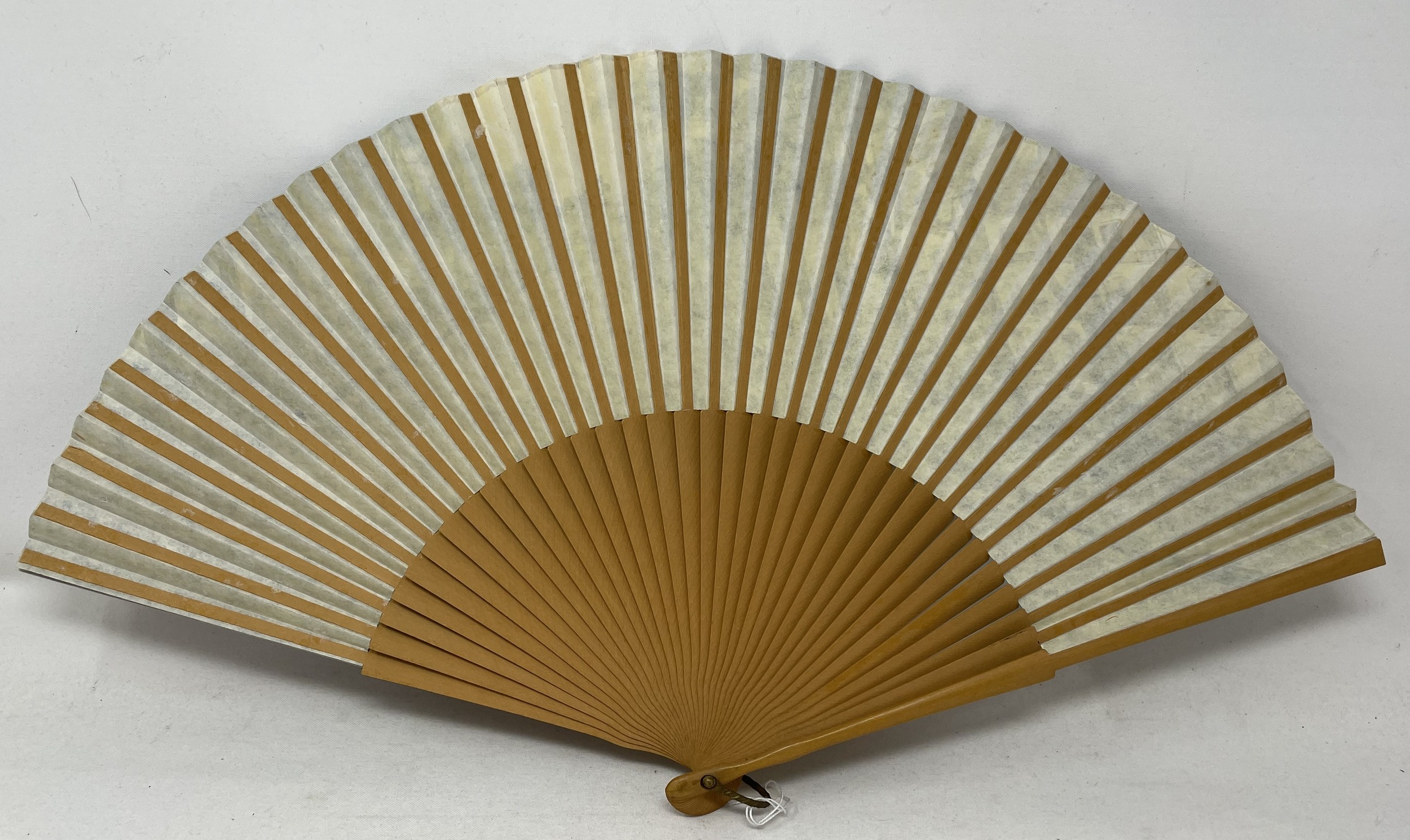 A lacquered fan, decorated figures, paper painted interior scene, 11 cm, boxed, and two other - Image 9 of 9