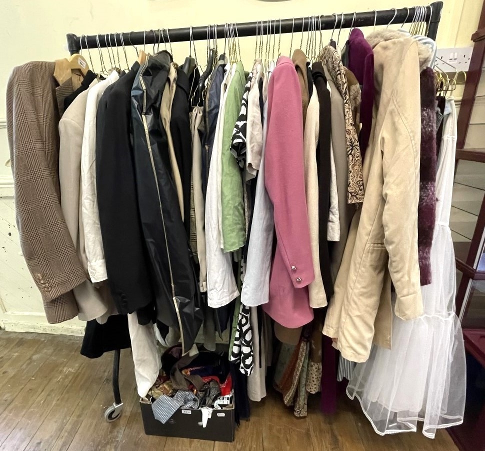 Assorted mens and womens vintage clothing (qty)