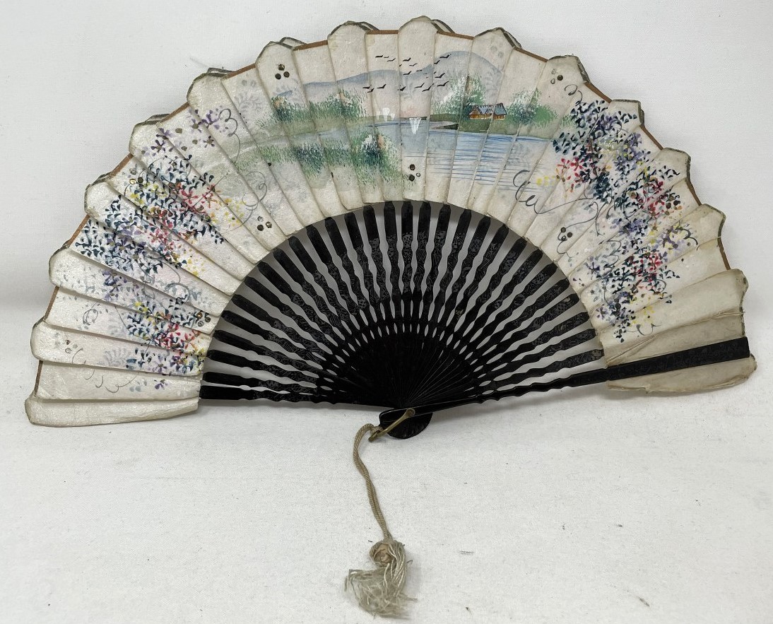 A mother of pearl fan, silk painted flowers, 30 cm, and three others (4) - Image 12 of 19