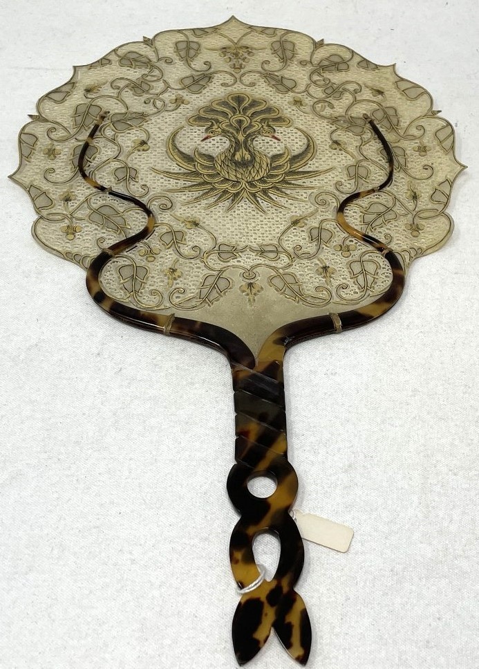 A horn fan, the skin pierced and decorated birds and foliate forms, 31 cm - Image 3 of 6