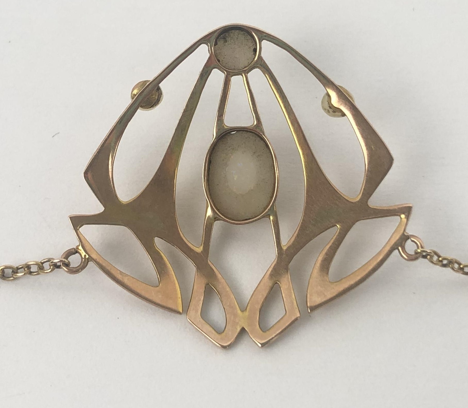An Art Nouveau style opal pendant, on a chain Approx. overall length, including clasp: 50 cm - Image 4 of 5