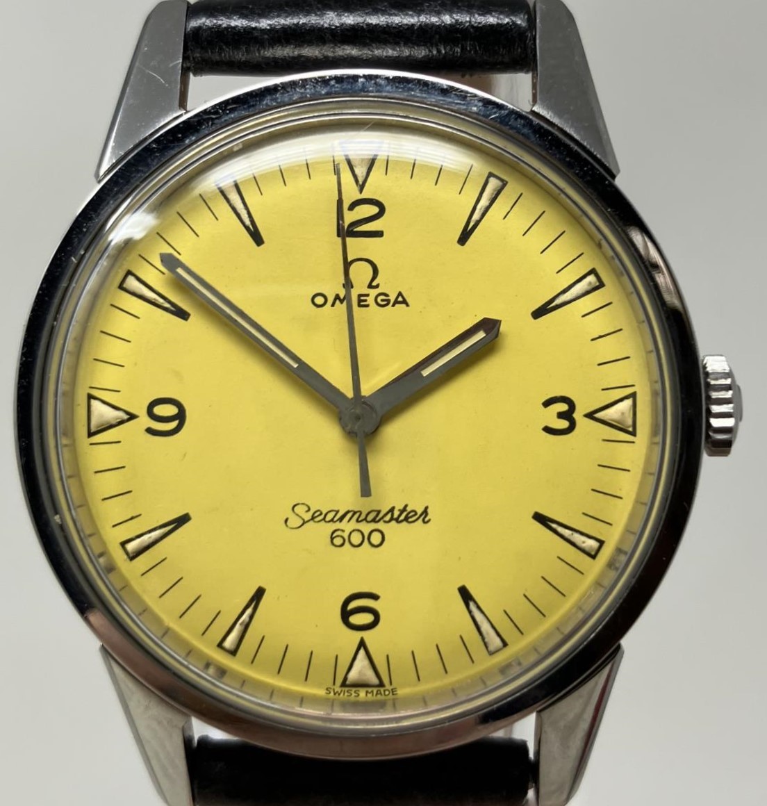 A gentleman's stainless steel Omega Seamaster 600 wristwatch, with an unusual yellow dial, on a