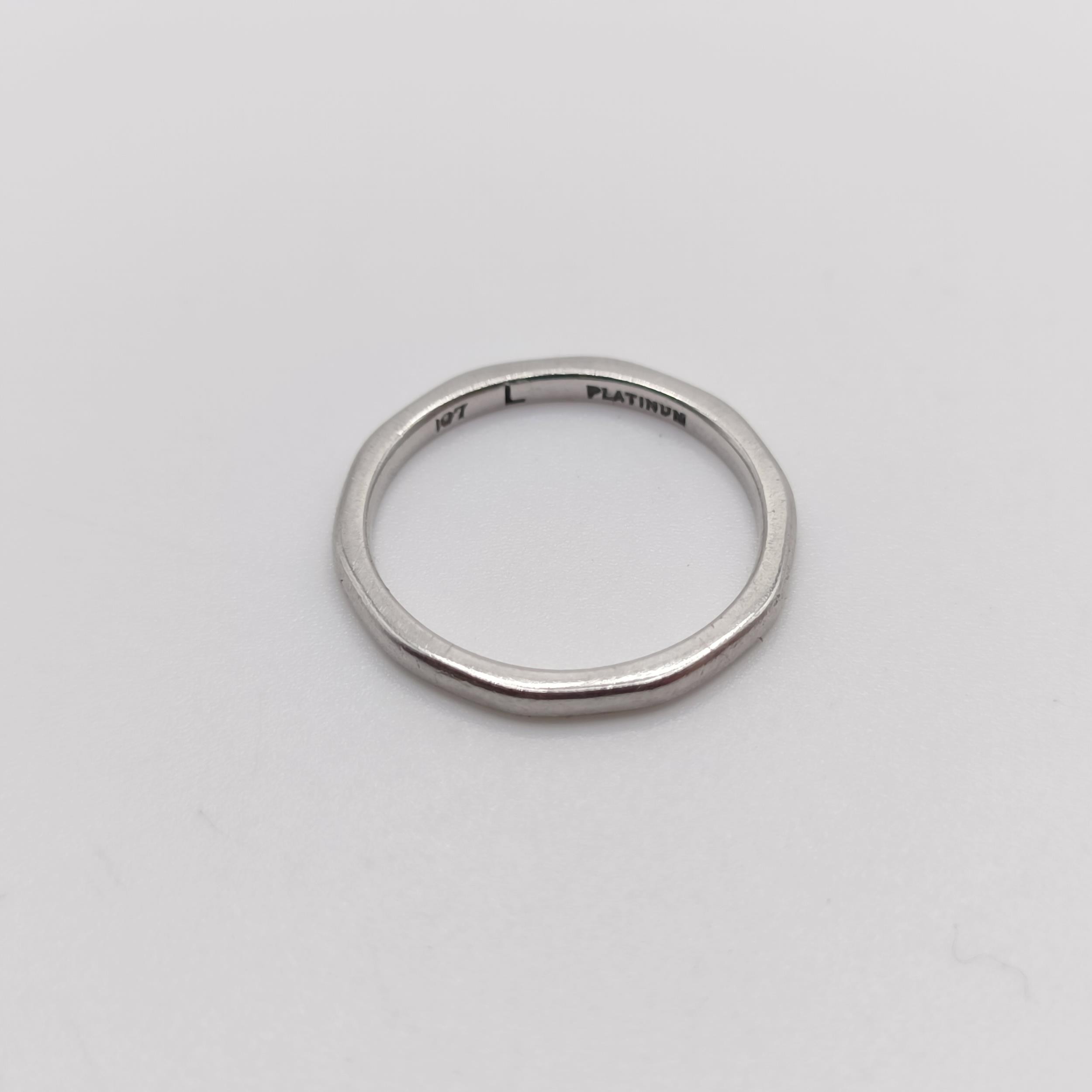 A platinum wedding band, ring size K, and a 18ct gold wedding band, with a garnet mount added, - Image 7 of 7
