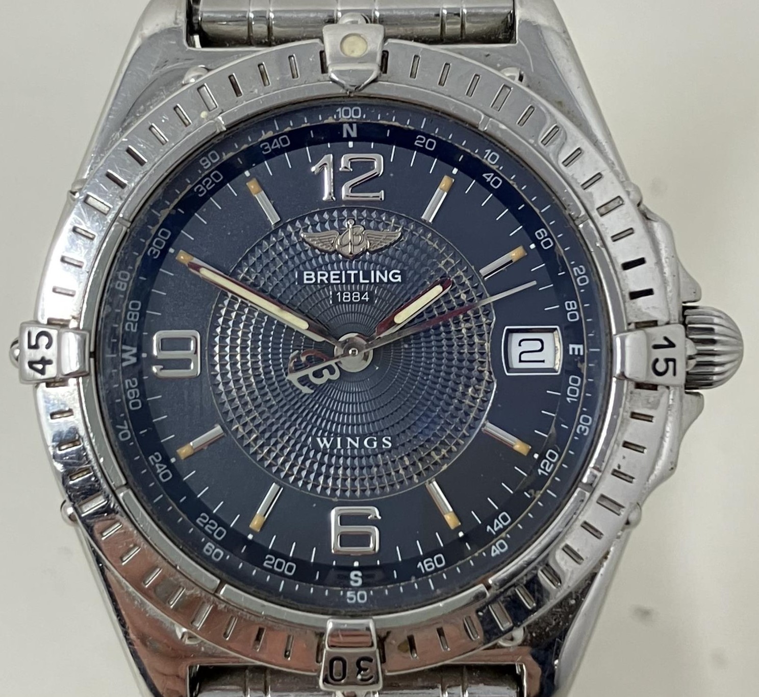 A gentleman's stainless steel Breitling Wings wristwatch watch winds and runs, but we do not