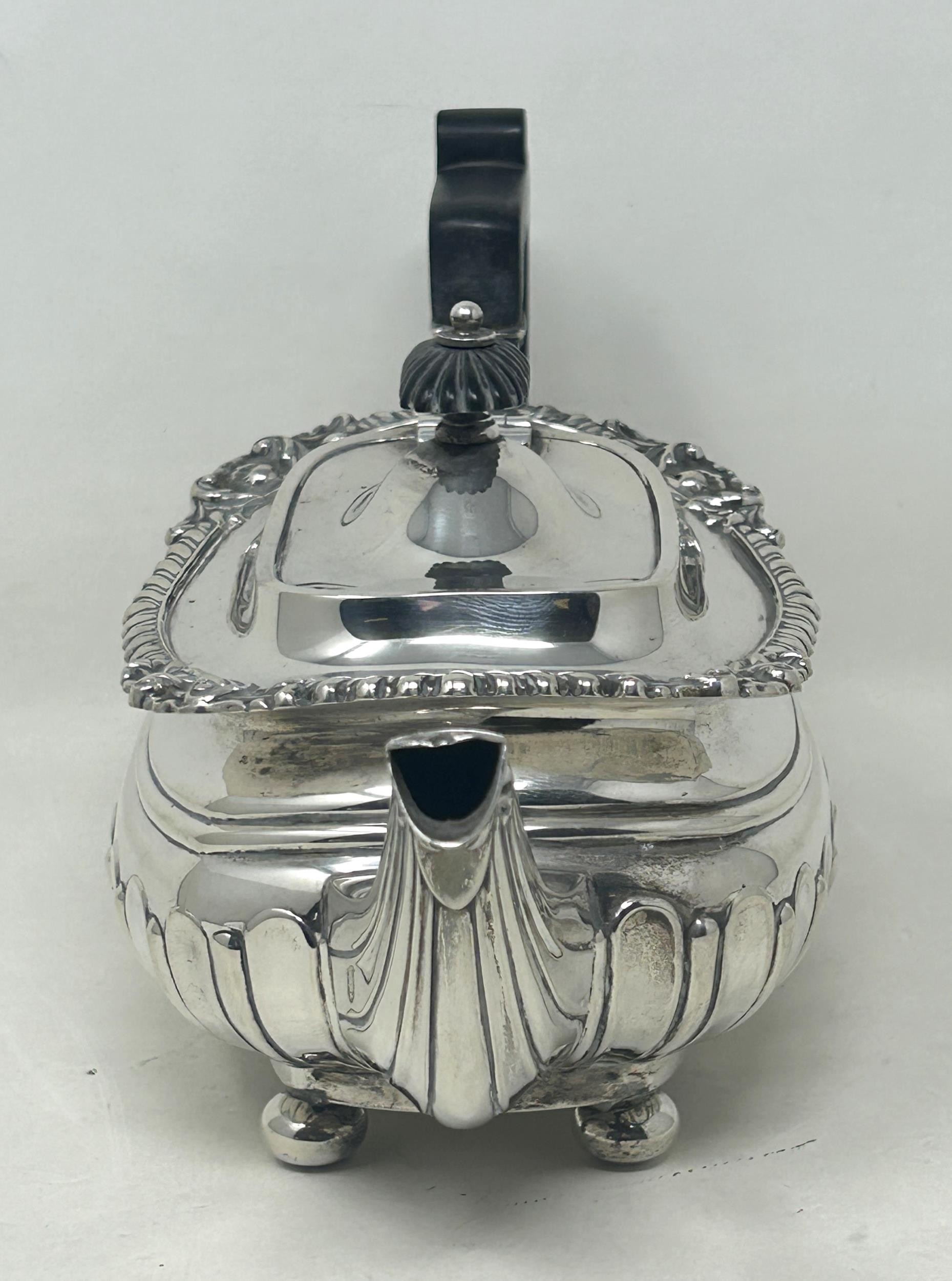 A George V silver bachelor teapot with an ebonised handle, and matching sugar bowl, London 1909, all - Bild 8 aus 11