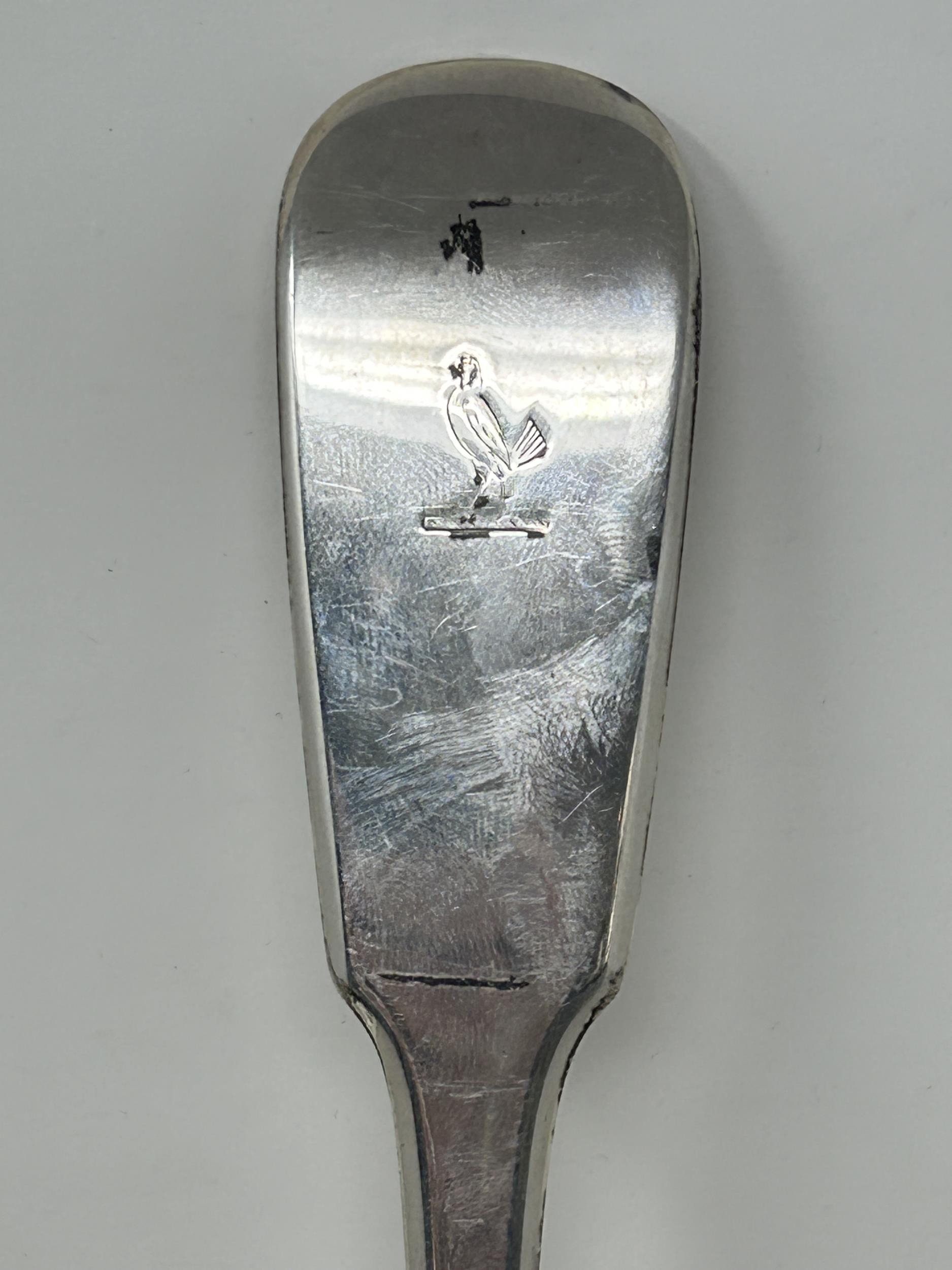 A George III silver fiddle pattern punch ladle, London 1815, 7.2 ozt - Bild 2 aus 5
