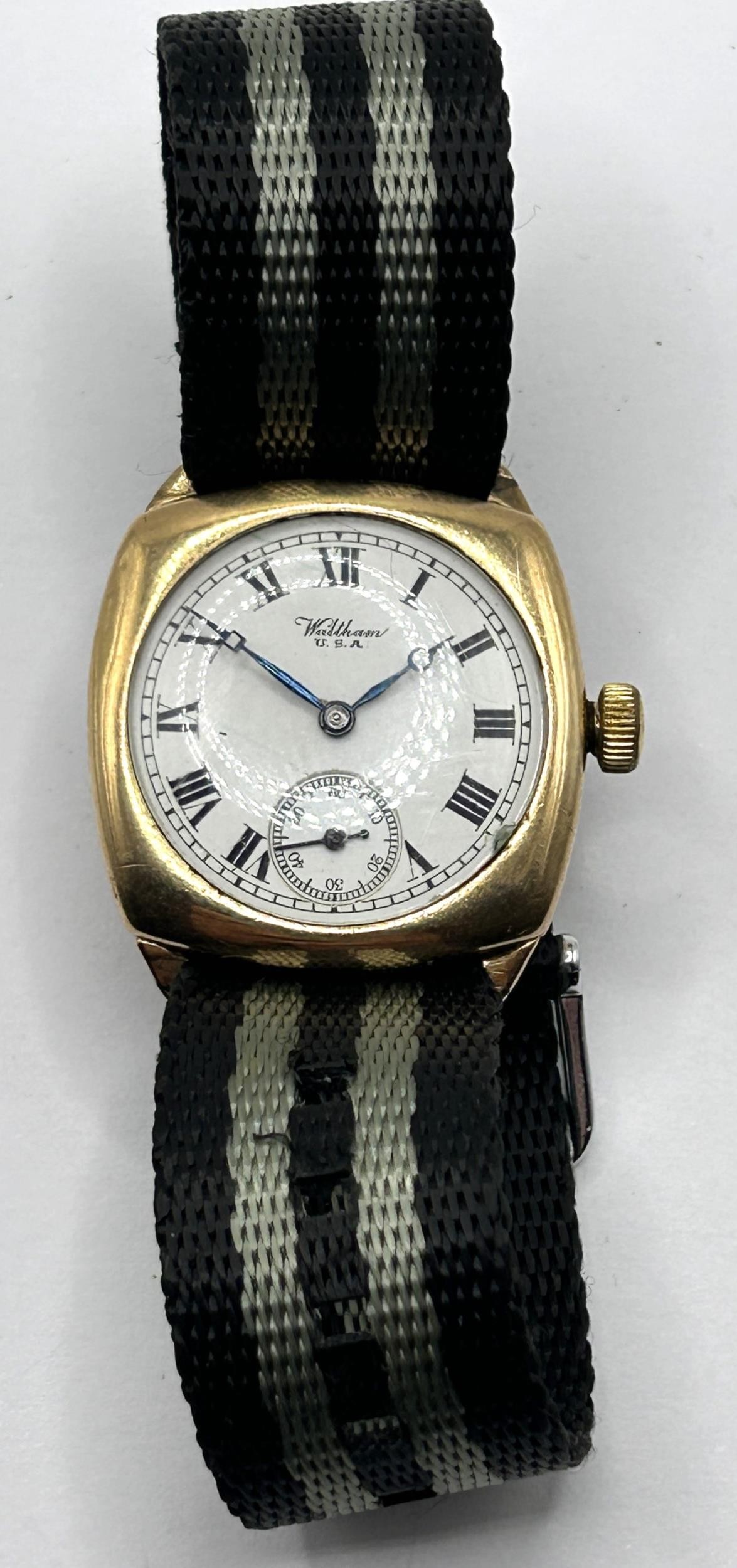 A gentleman's 9ct gold Waltham wristwatch, on a modern strap - Image 2 of 4