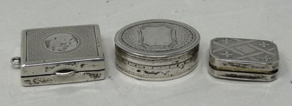 A George III silver vinaigrette, London 1799, another, 1816, and one other, 1901, 36.8 g (3)