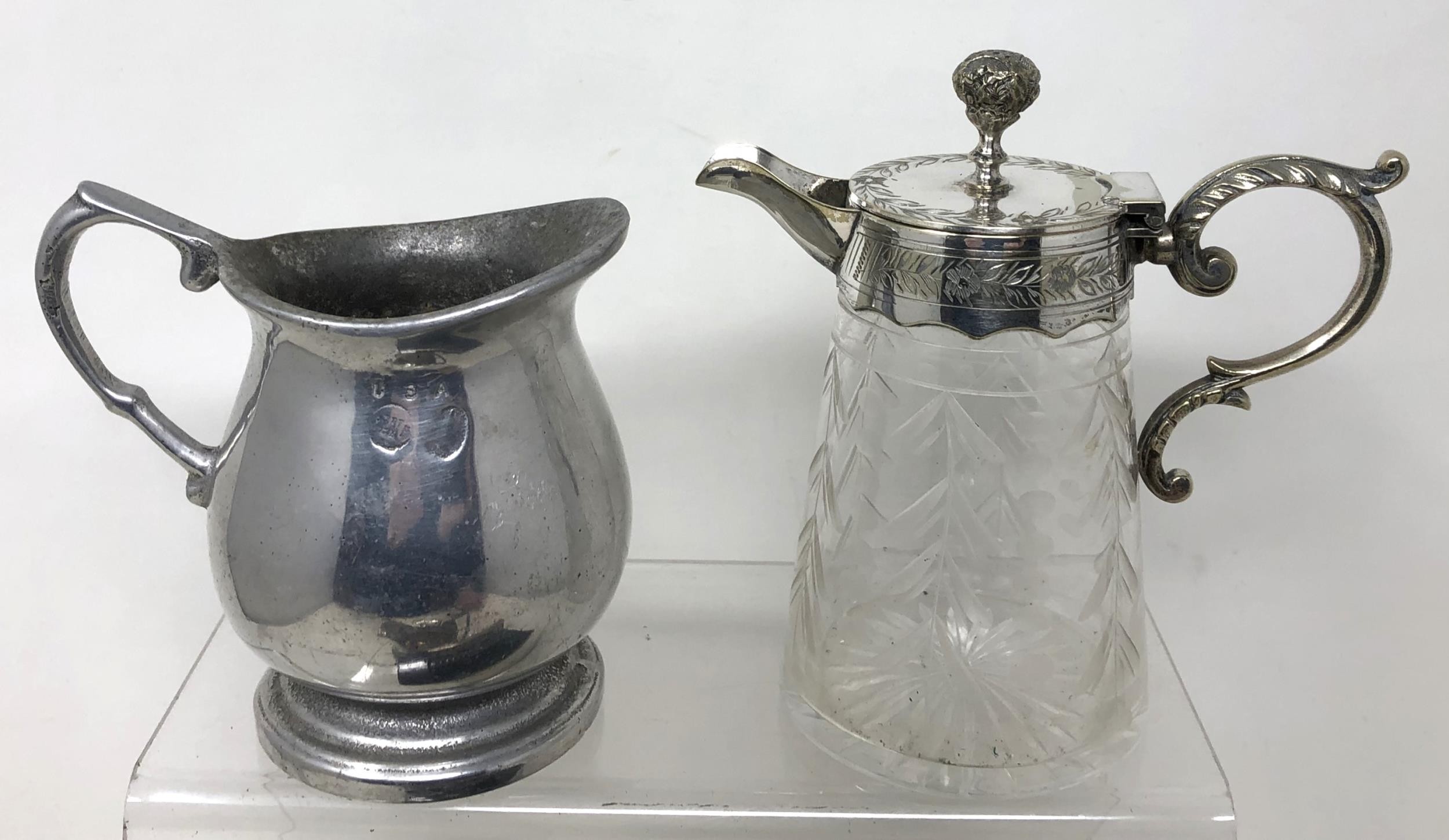 A George V silver sugar bowl, 5.1 ozt, two silver plated cream jugs, a silver coloured metal abacus, - Image 2 of 16