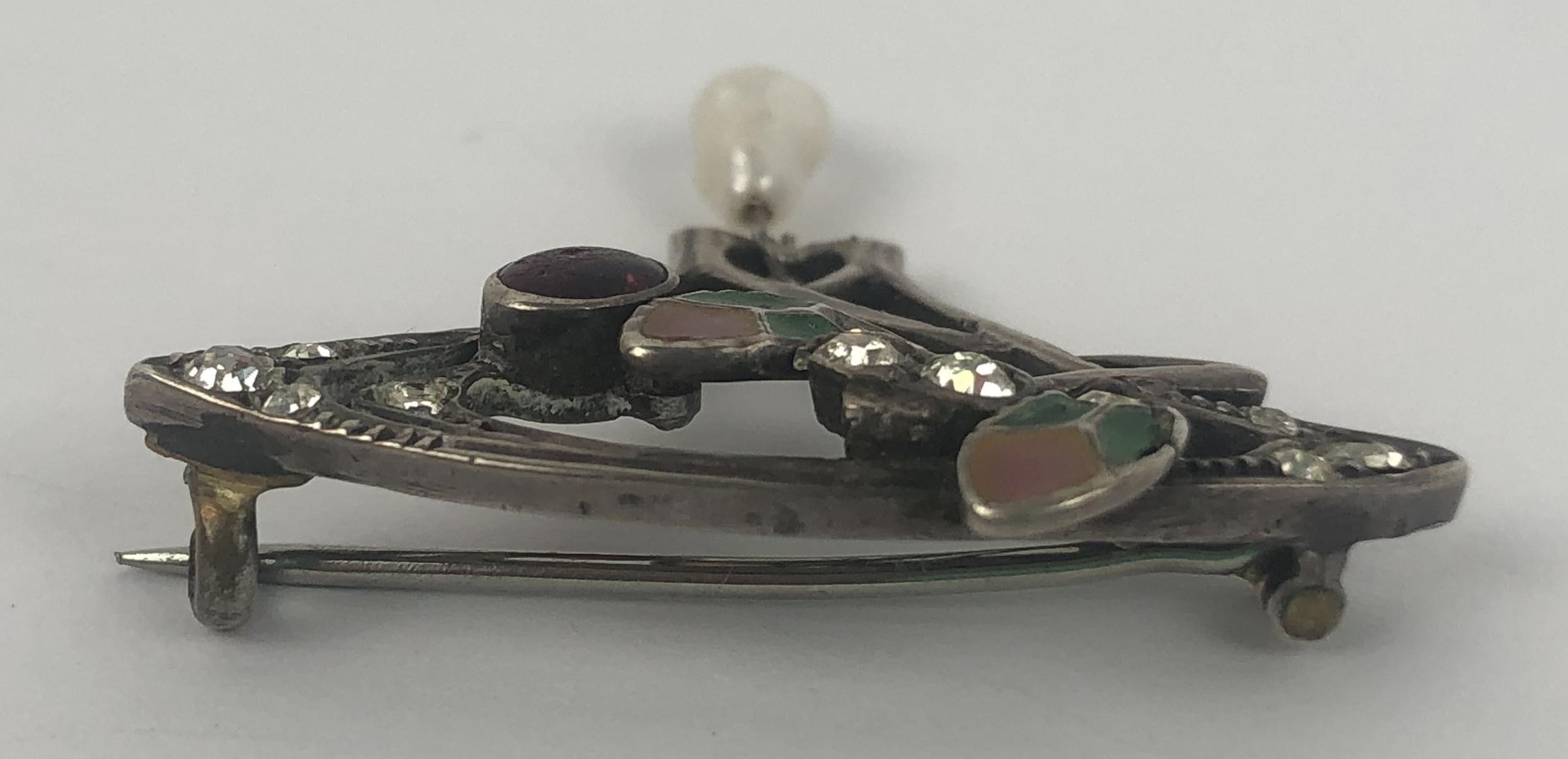 An Art Nouveau style silver and paste set brooch, and an Art Nouveau style silver and shell necklace - Image 5 of 8
