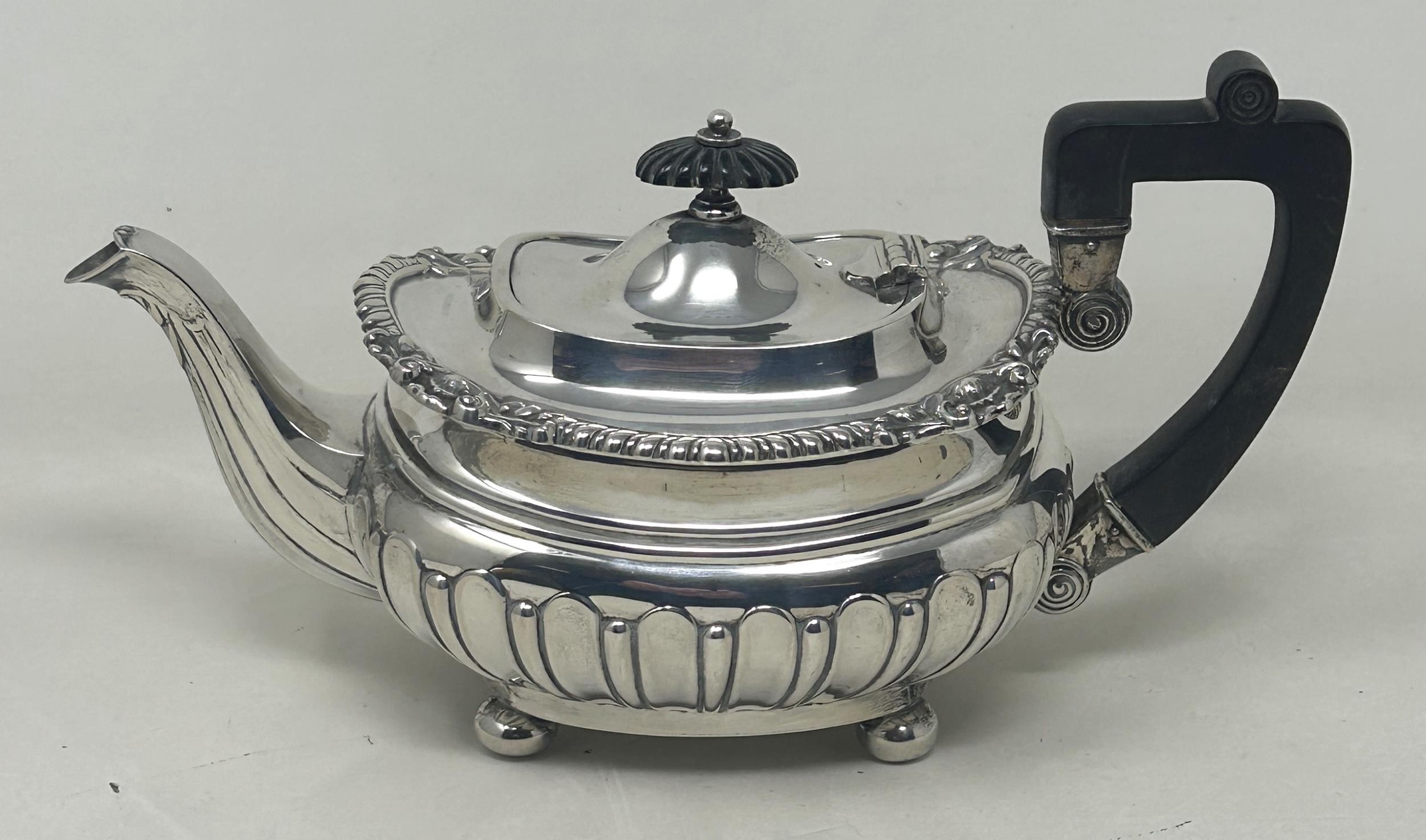 A George V silver bachelor teapot with an ebonised handle, and matching sugar bowl, London 1909, all - Bild 9 aus 11