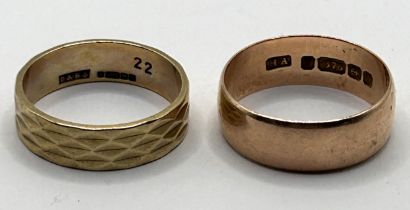 A 9ct rose gold wedding band, ring size Q, and a 9ct gold wedding band, ring size P 1/2, 7.5 g