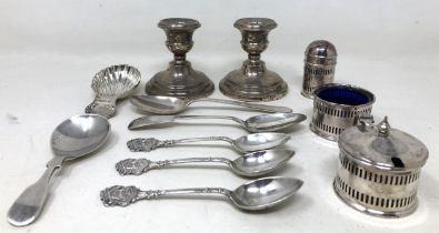 A Georgian style silver caddy spoon, another, assorted teaspoons, various dates and marks, 3.4