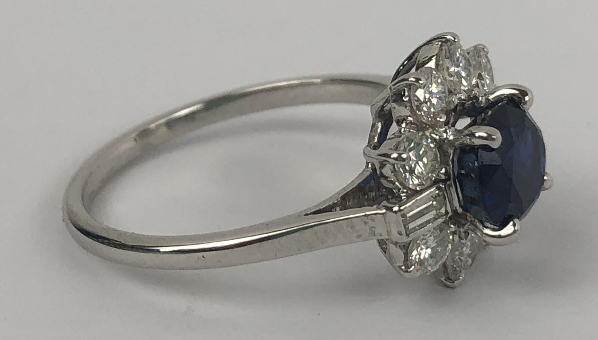 A sapphire and diamond cluster ring, ring size M - Image 3 of 5