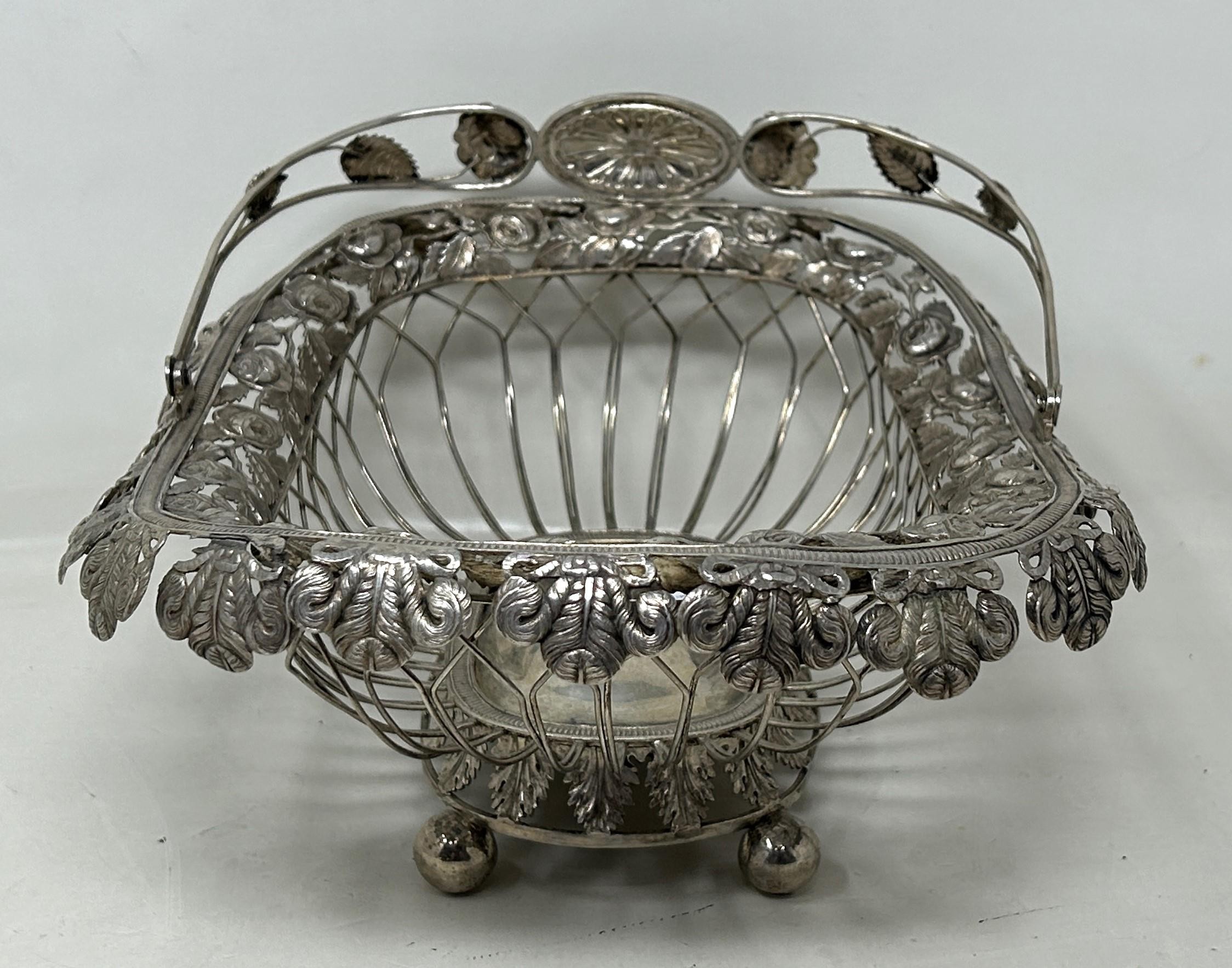 A silver coloured metal pierced swing handled basket 10.4 ozt - Bild 3 aus 6