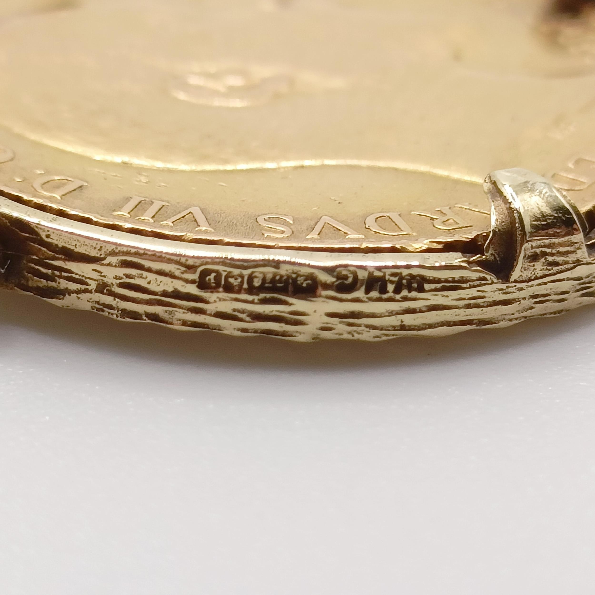 An Edward VII gold sovereign, 1905, in a 9ct gold mount and chain, all in 15.5 g - Image 3 of 7