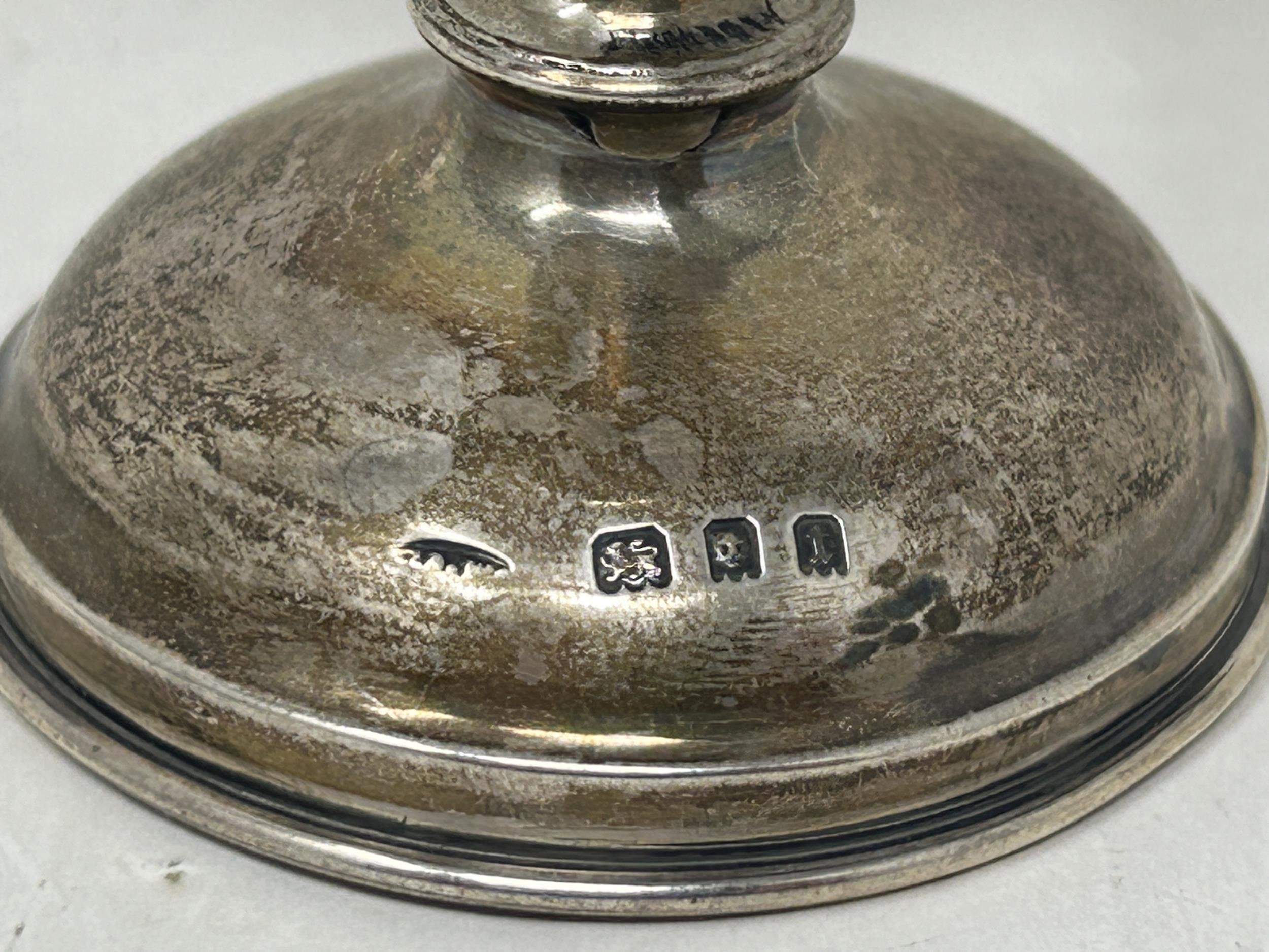 A George V silver communion goblet, Birmingham 1934, 46 g - Image 4 of 4