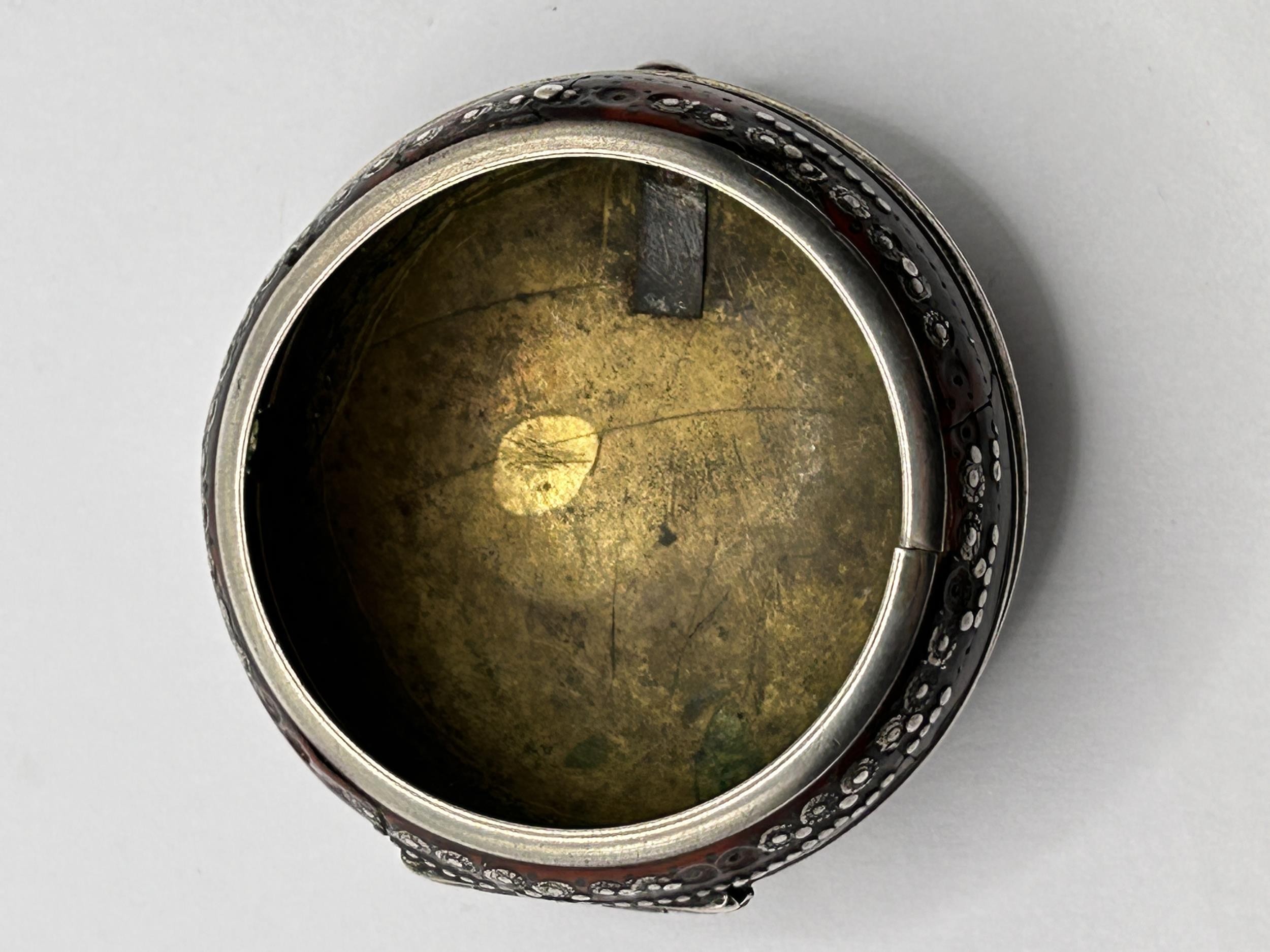 An 18th century silver pair cased pocket watch, the enamel dial with Roman numerals, the movement - Bild 5 aus 11
