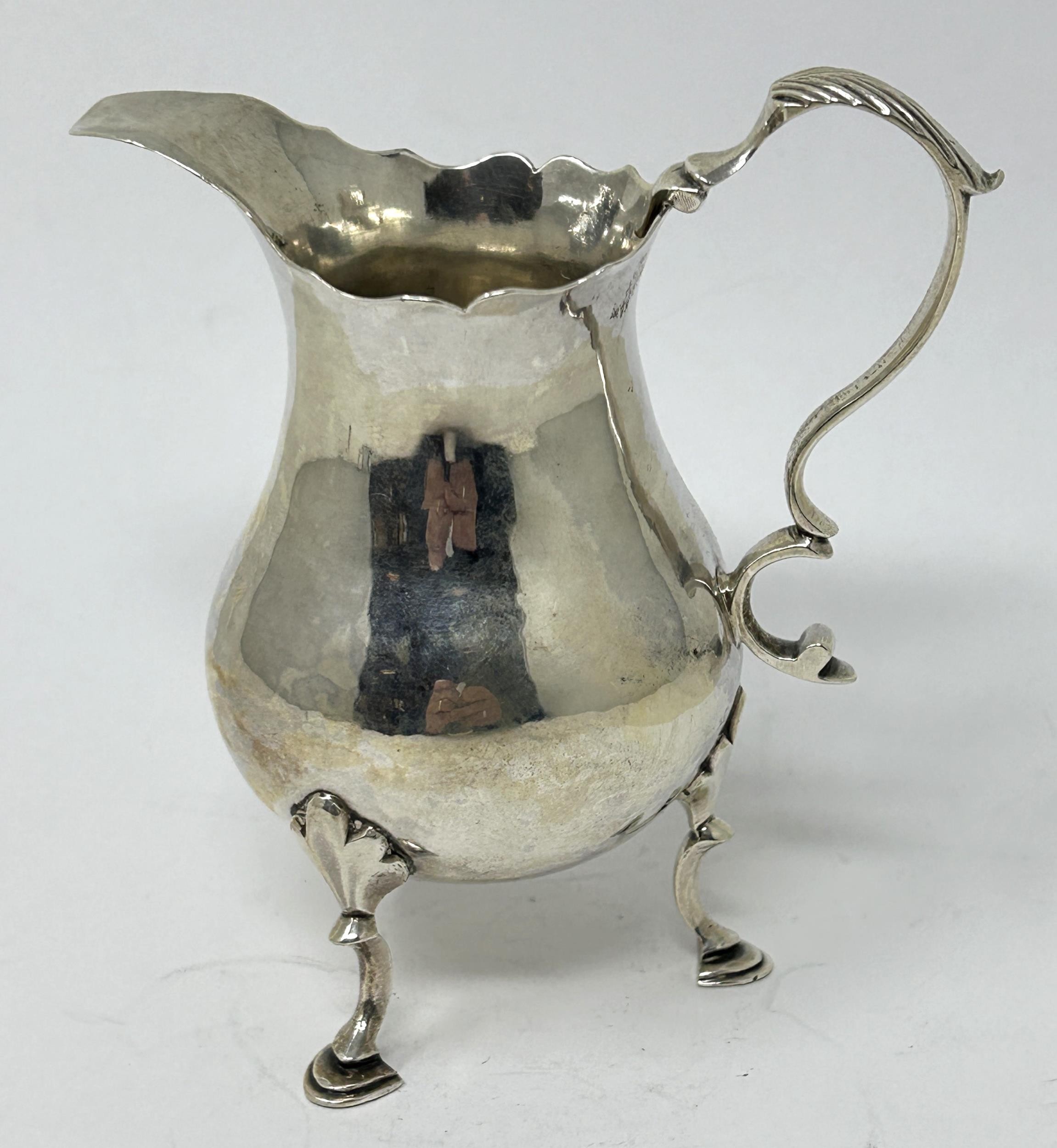 A George III cream jug, London 1771, 2.2 ozt - Image 2 of 7