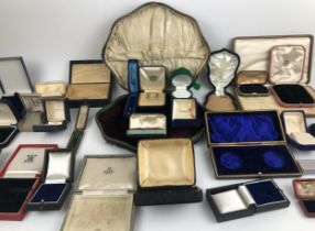 Assorted vintage jewellery boxes