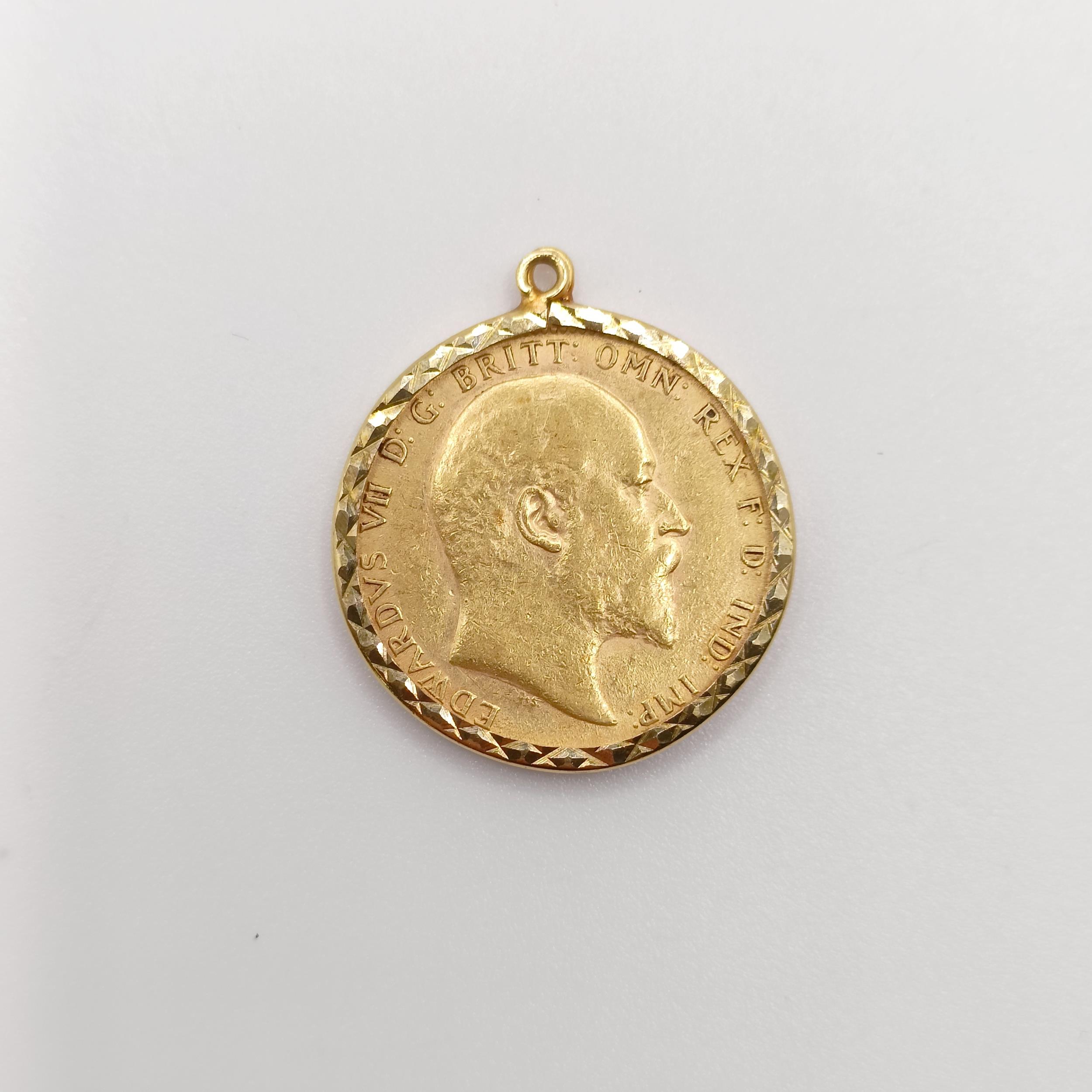 An Edward VII gold sovereign, 1910, in a 9ct gold mount 9 g all in