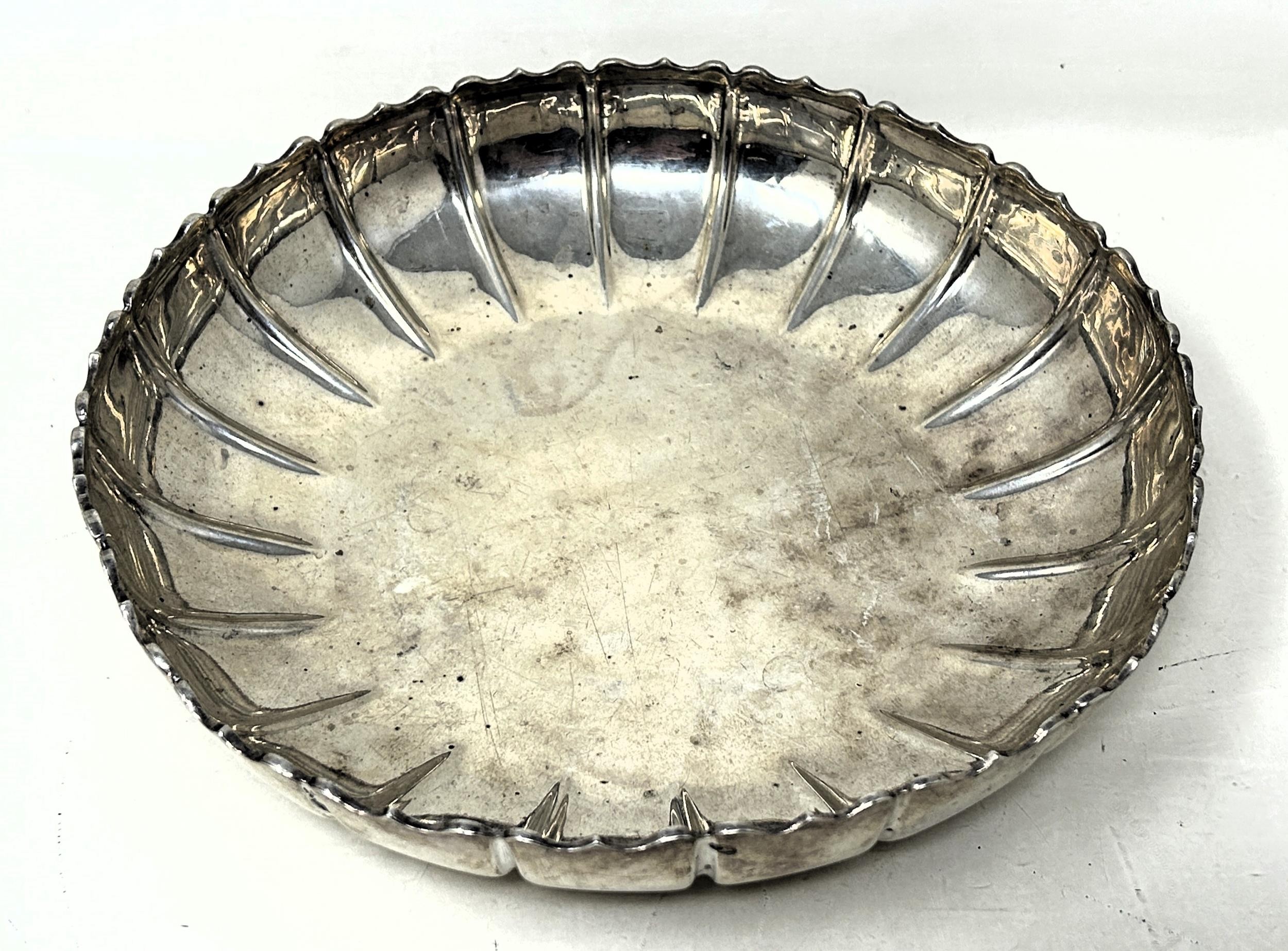 A late Victorian silver bowl, London 1900, 12.5 ozt - Image 2 of 4