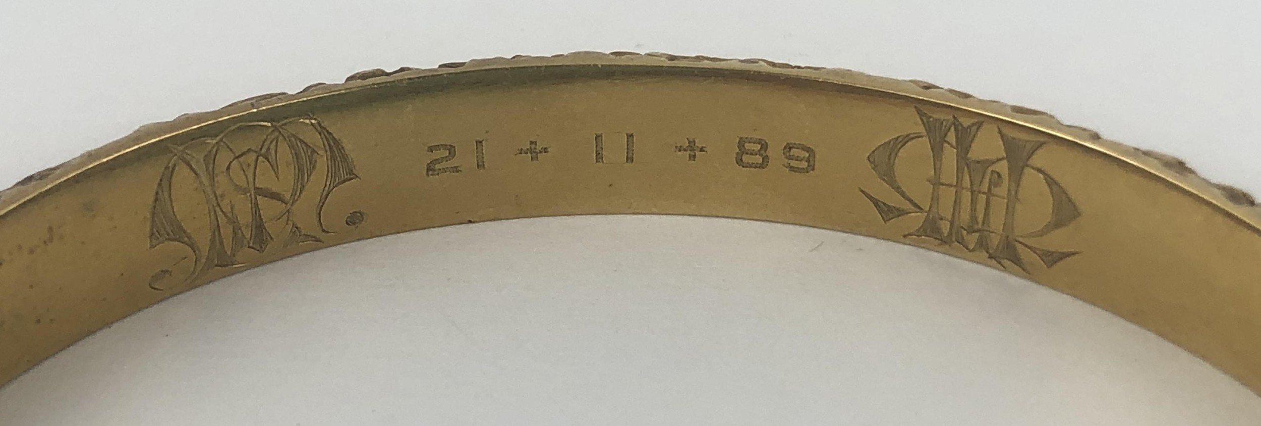 A Victorian 15ct gold hinged bangle, engraved with two sets of monogrammes and dated 21 11 89, 12. - Image 7 of 7