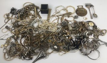 Assorted costume jewellery