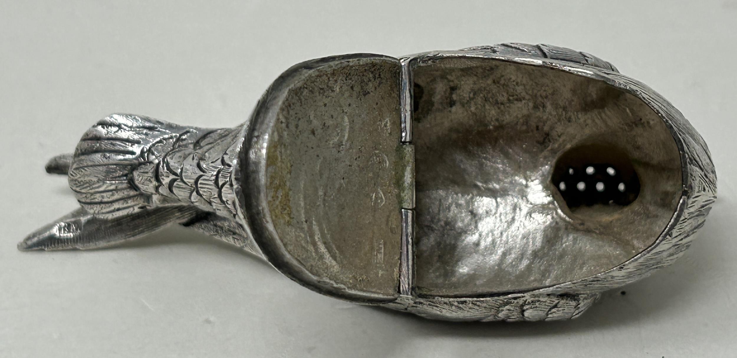 A novelty Dutch silver box, in the form of a game bird, import marks for 1910, 2.1 ozt - Image 4 of 5