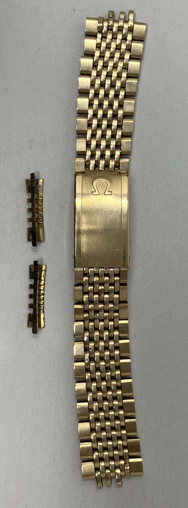 A gold plated Omega watch strap 15 cm length, 2 cm width
