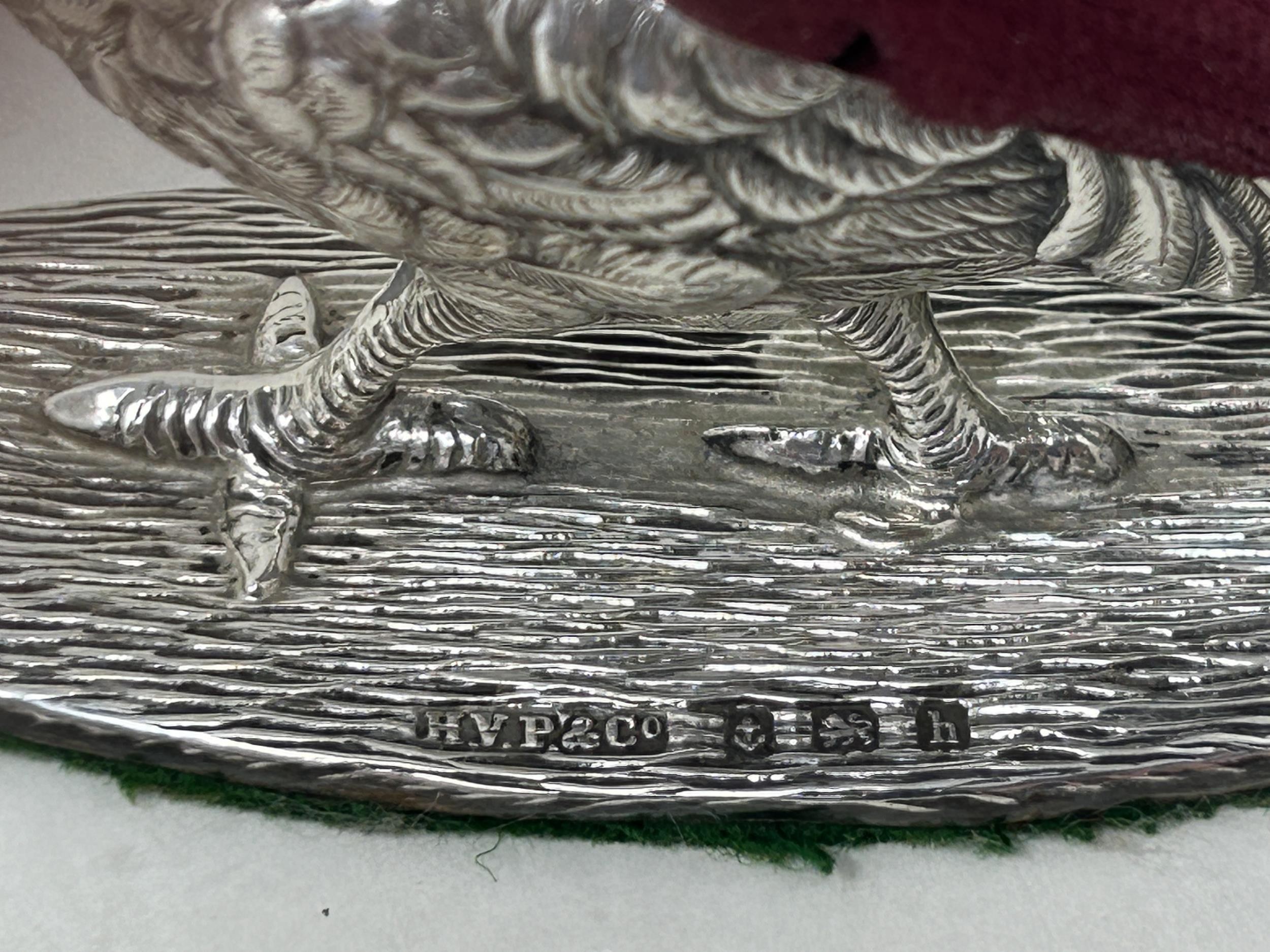 An Edward VII silver novelty silver pin cushion, in the form of a pheasant, by H V Pithney & Co, - Bild 2 aus 4