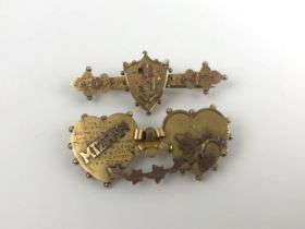 A 9ct gold double heart Mizpah brooch, and a 9ct gold bar brooch, 4.2 g (2)