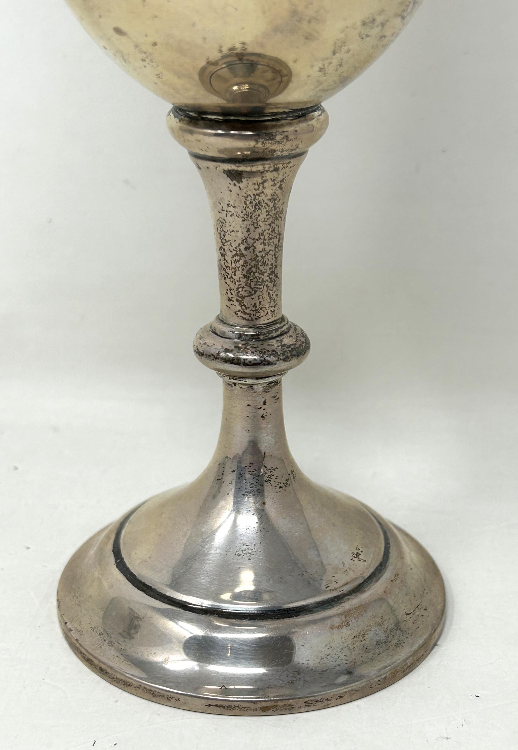 A George V silver goblet, London 1930, 5.9 ozt no erasures, sits flat, small dents, light wear, - Image 2 of 4