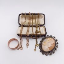 A 9ct gold wedding band, 4.9 g, ring size U, two chains, a vintage jewellery box, and a cameo brooch
