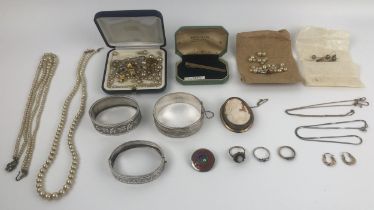 A 9ct gold cluster ring (ring size N 1/2), a cameo brooch, three silver bangles and assorted costume