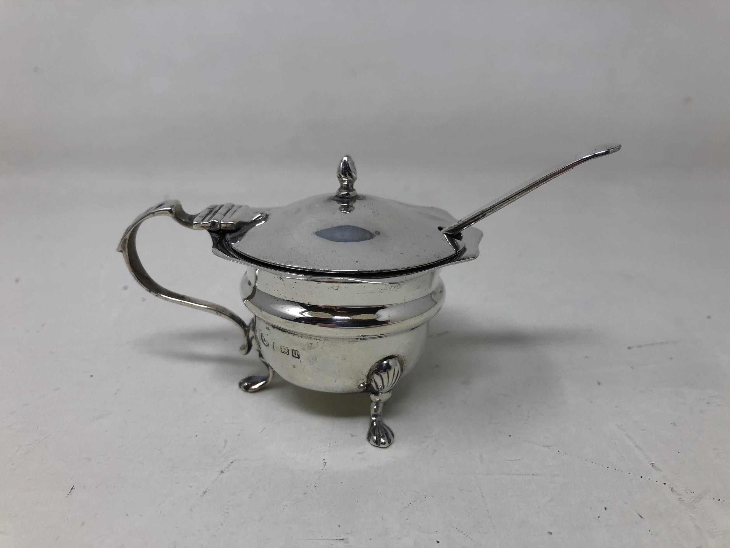 A pair of George V silver salts, with blue glass liners, another pair, a mustard pot and assorted - Image 8 of 8