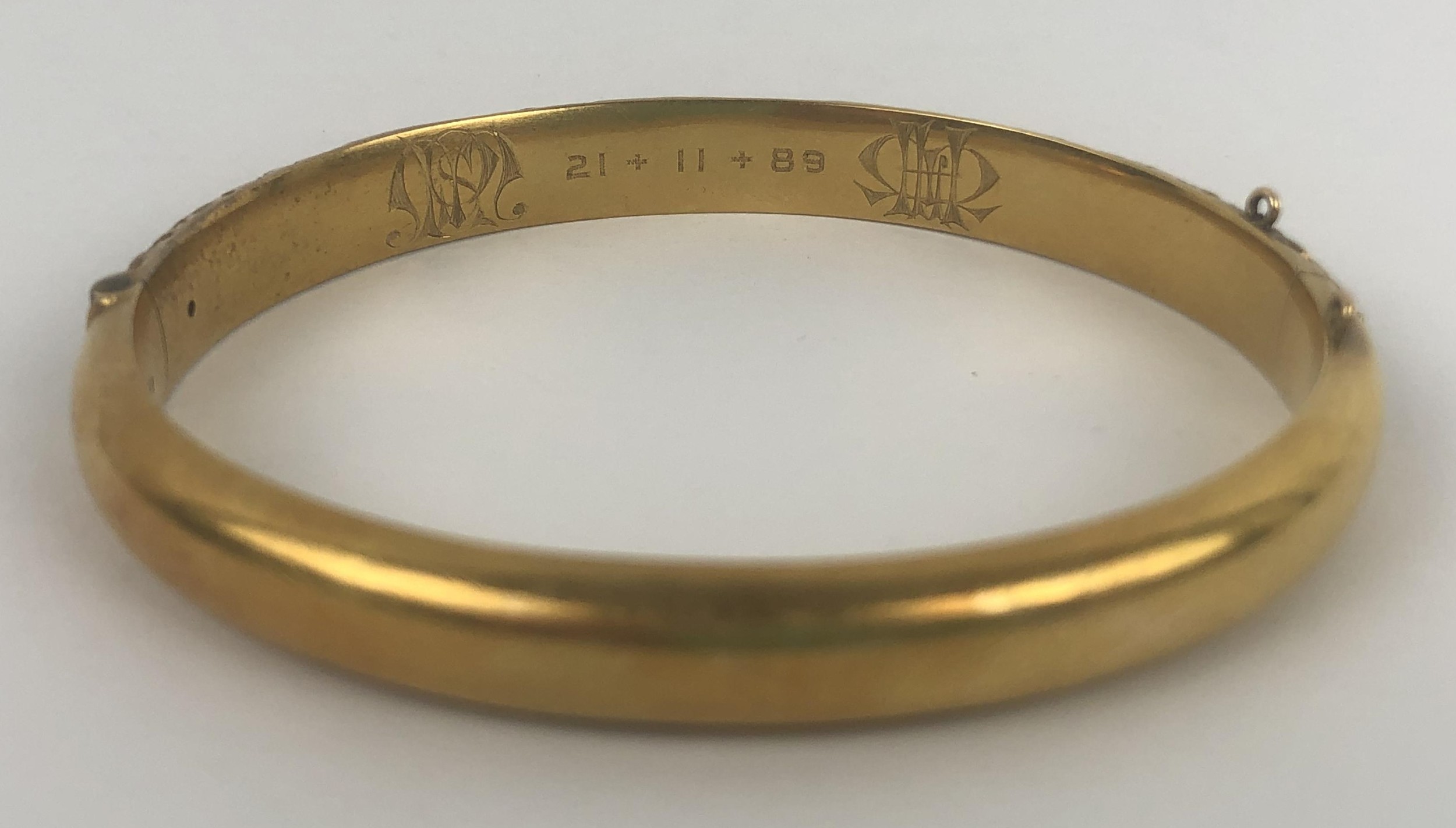 A Victorian 15ct gold hinged bangle, engraved with two sets of monogrammes and dated 21 11 89, 12. - Image 2 of 7