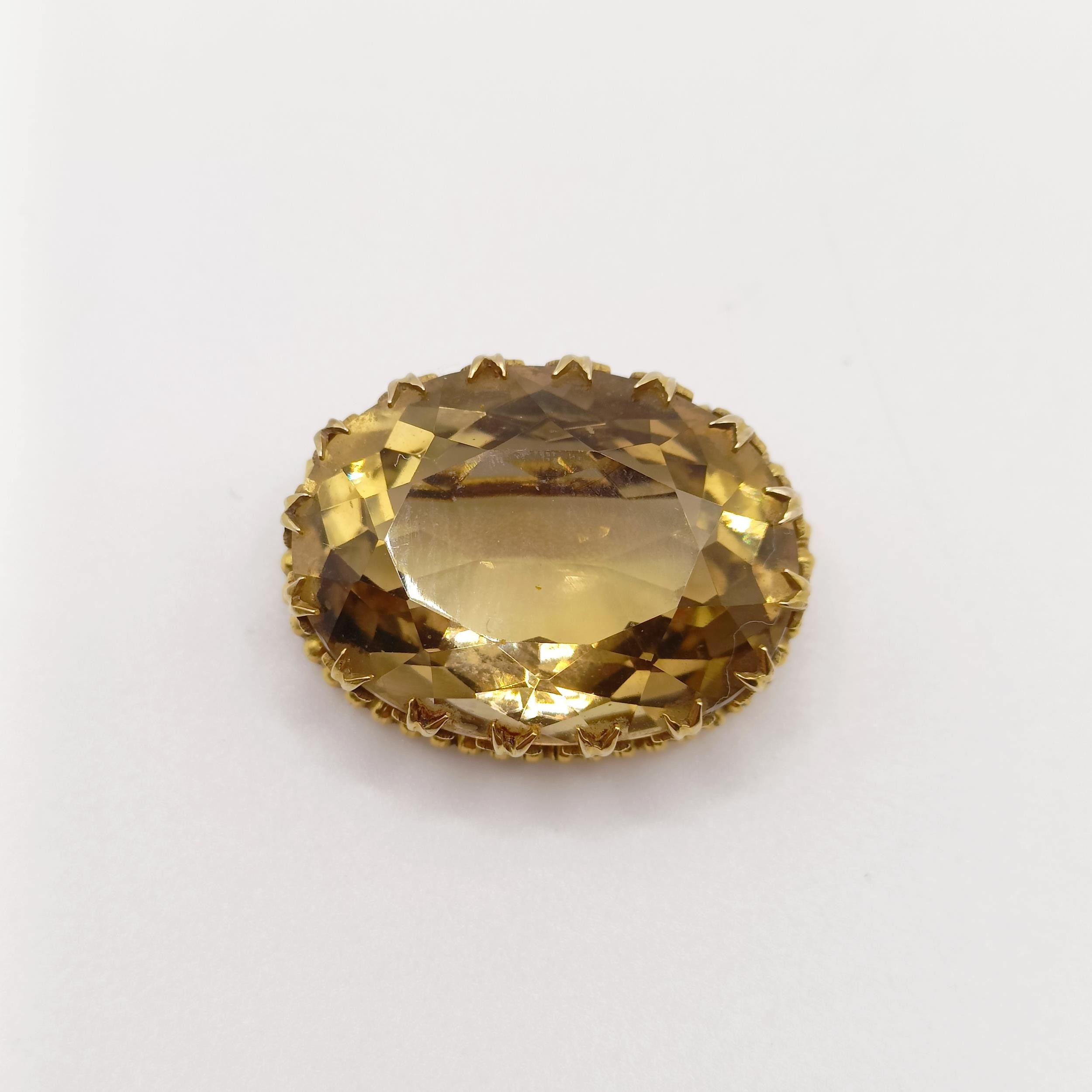 A citrine and yellow coloured metal brooch - Image 2 of 5