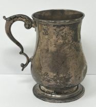 A Victorian silver mug, London 1860, 5.9 ozt