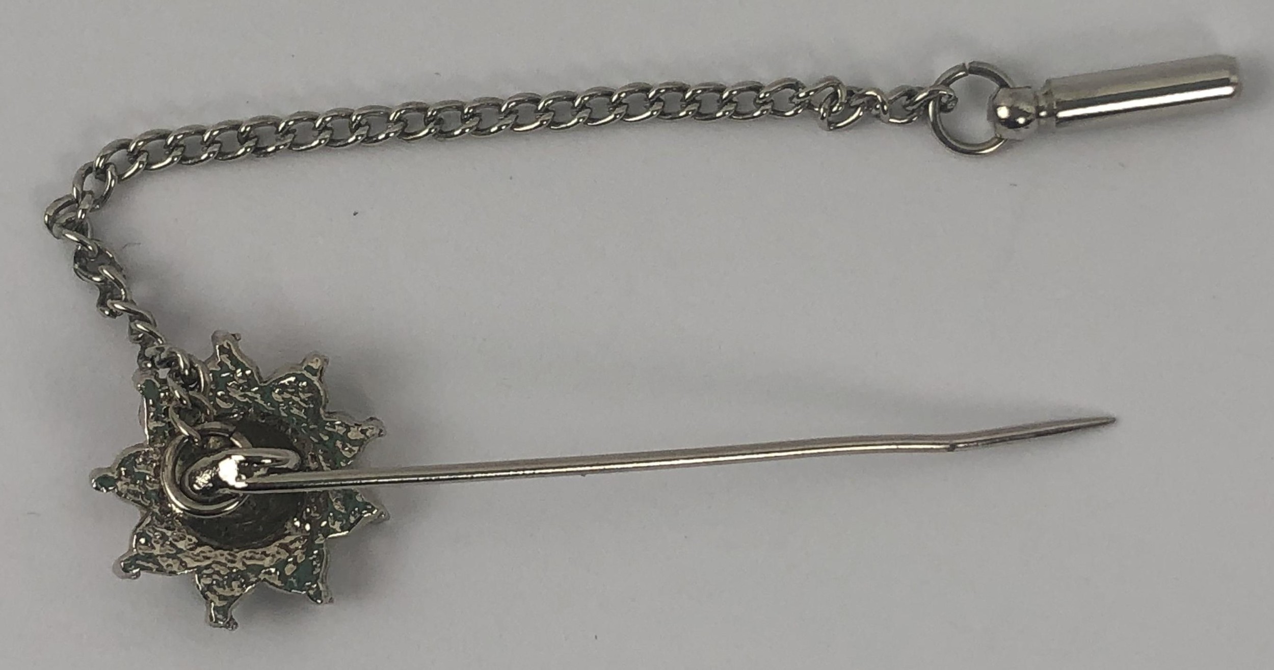 A stick pin, in the form of the devil, assorted stick pins, and a badge (6) Devil stick pin, diamond - Image 11 of 13